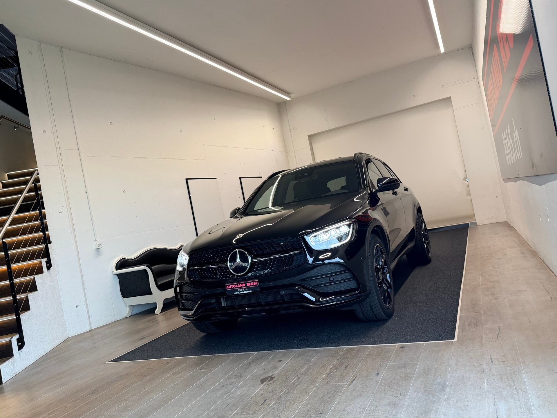 MERCEDES-BENZ GLC 300 d AMG Line 4Matic 9G-Tronic-image-2