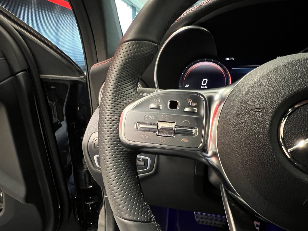 MERCEDES-BENZ GLC 300 d AMG Line 4Matic 9G-Tronic-image-17