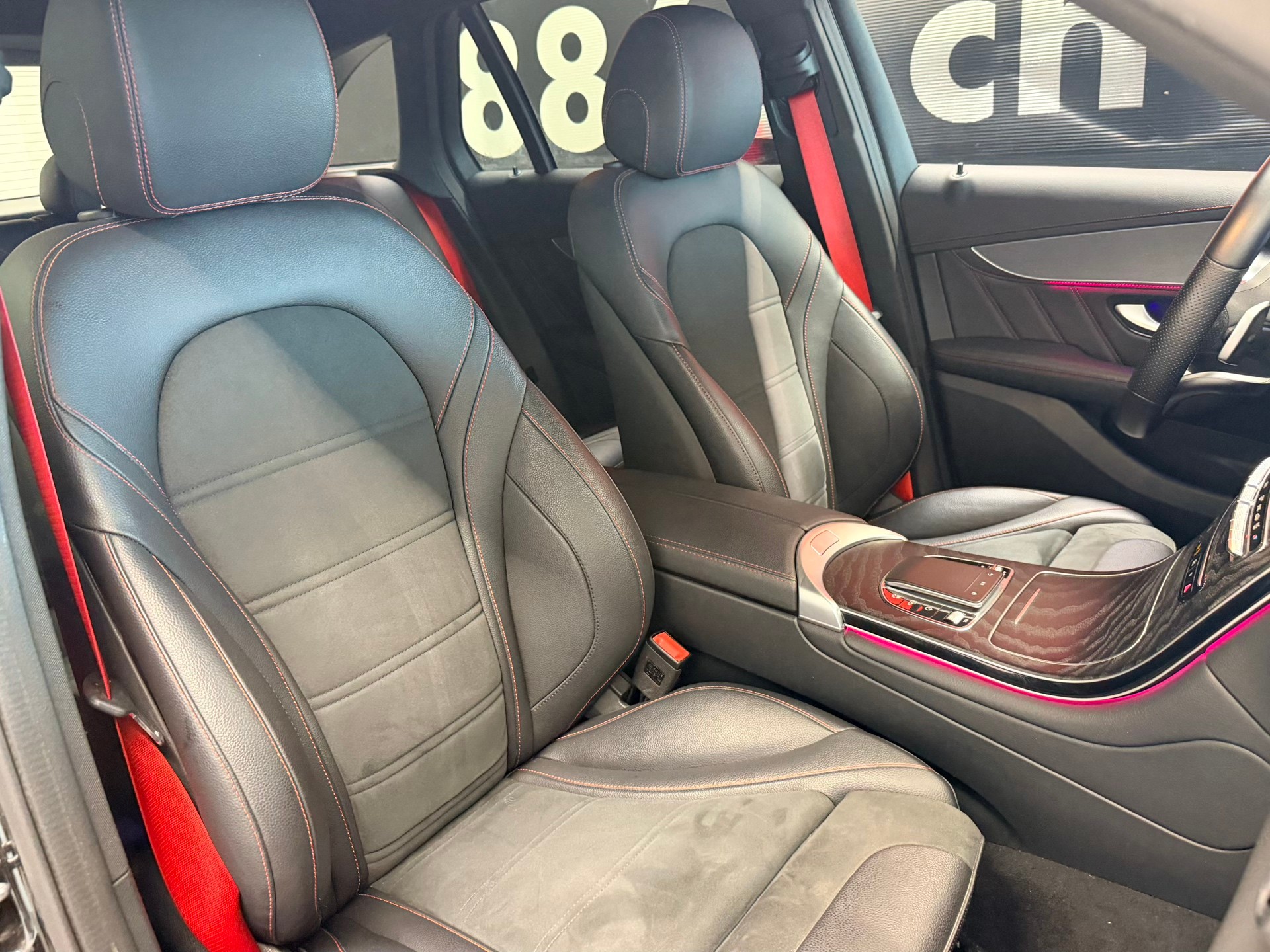 MERCEDES-BENZ GLC 300 d AMG Line 4Matic 9G-Tronic-image-18