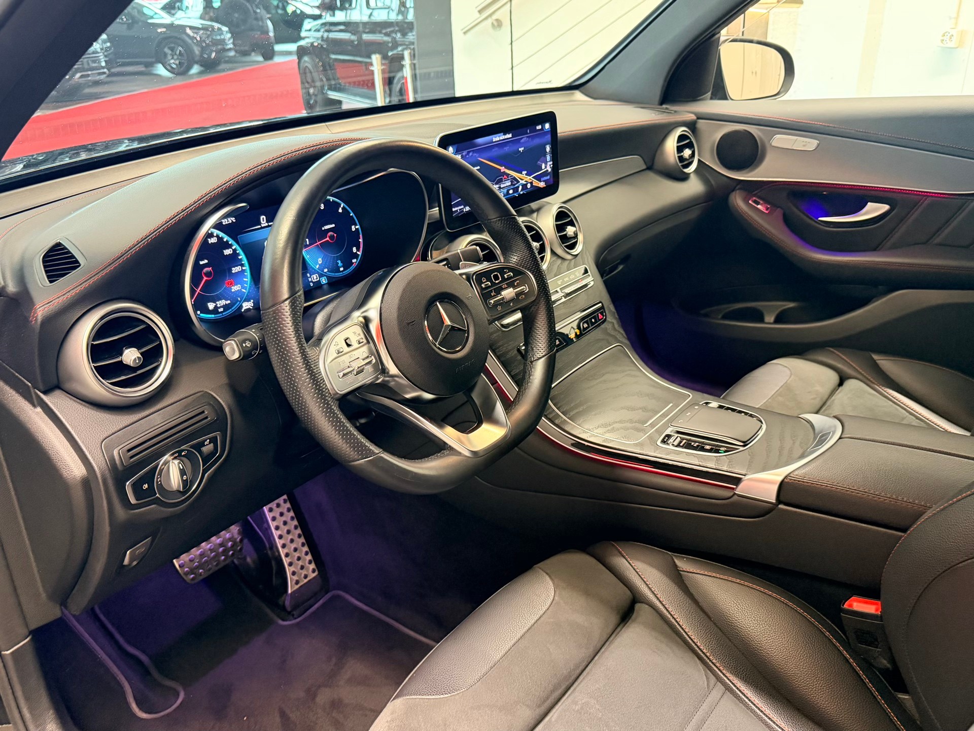 MERCEDES-BENZ GLC 300 d AMG Line 4Matic 9G-Tronic-image-10
