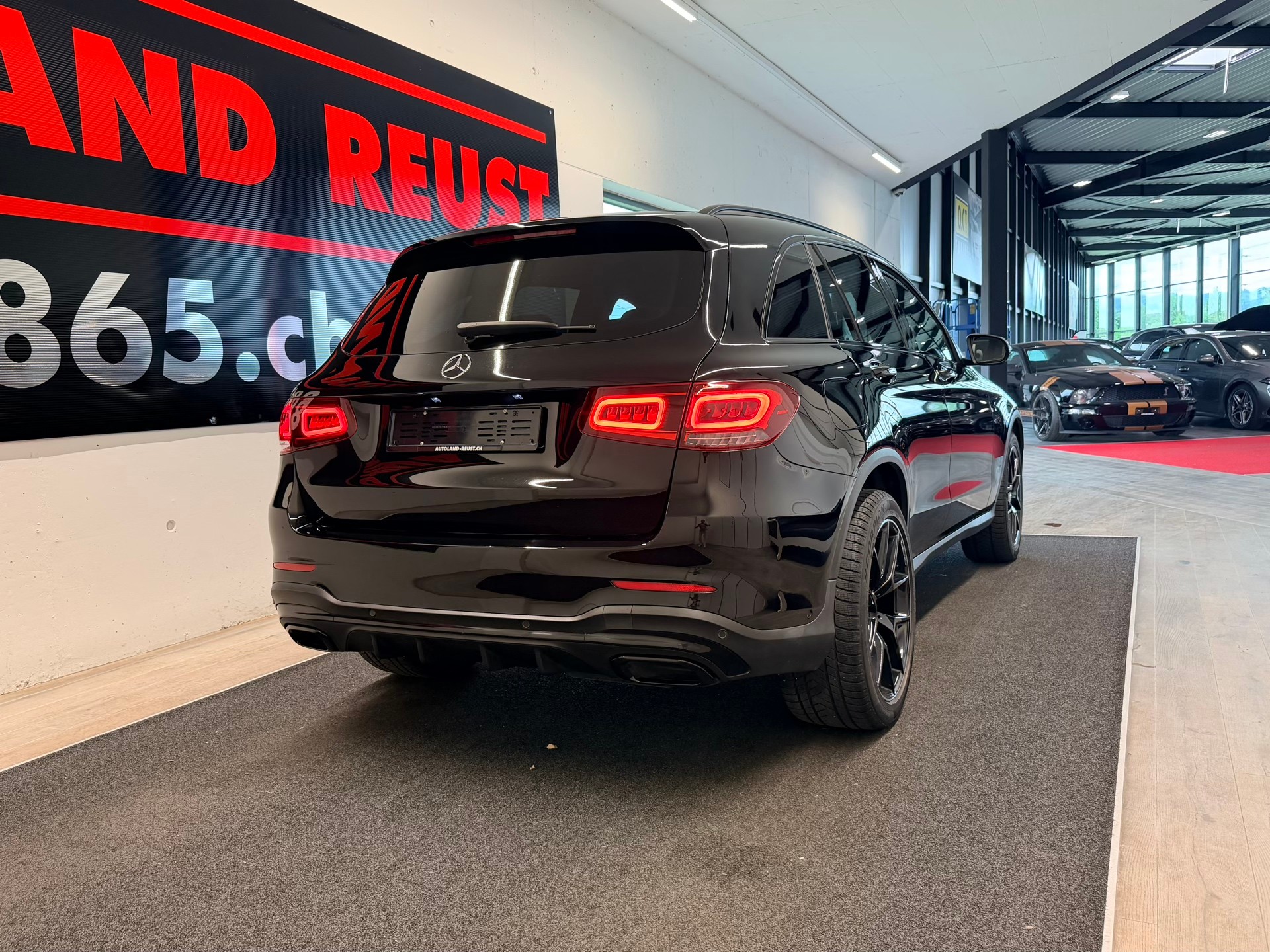 MERCEDES-BENZ GLC 300 d AMG Line 4Matic 9G-Tronic-image-6