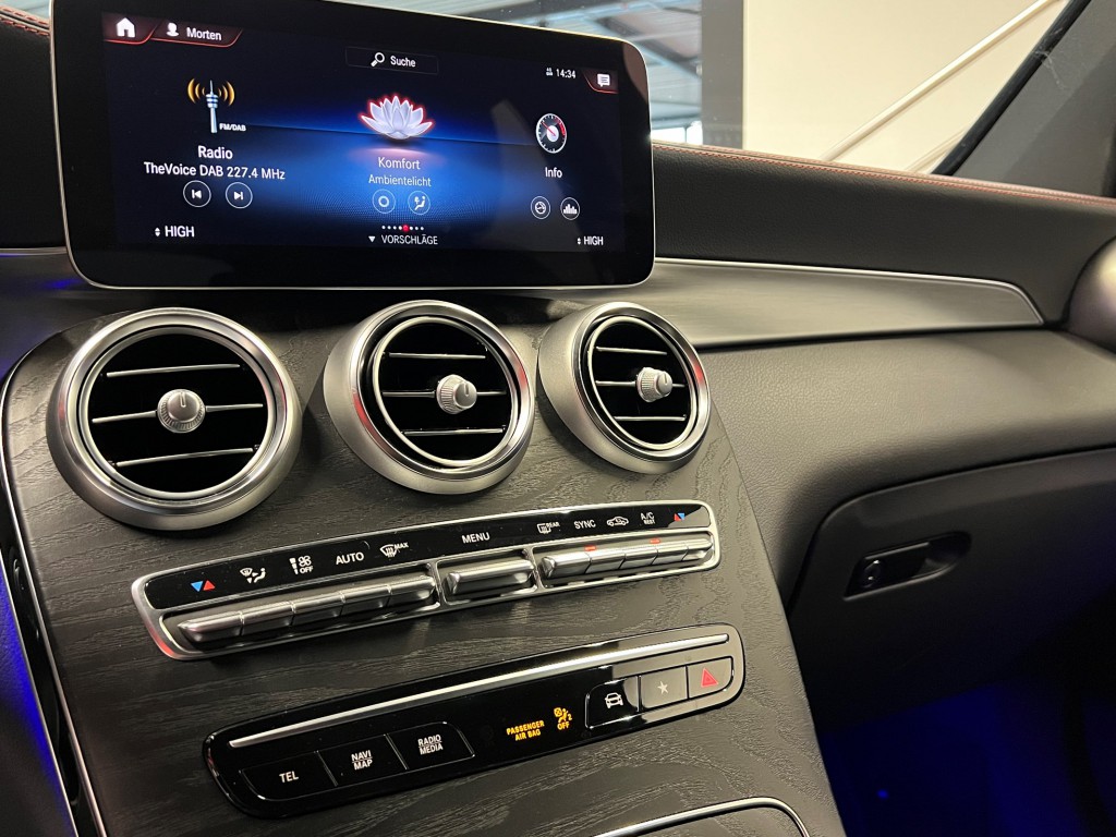 MERCEDES-BENZ GLC 300 d AMG Line 4Matic 9G-Tronic-image-15