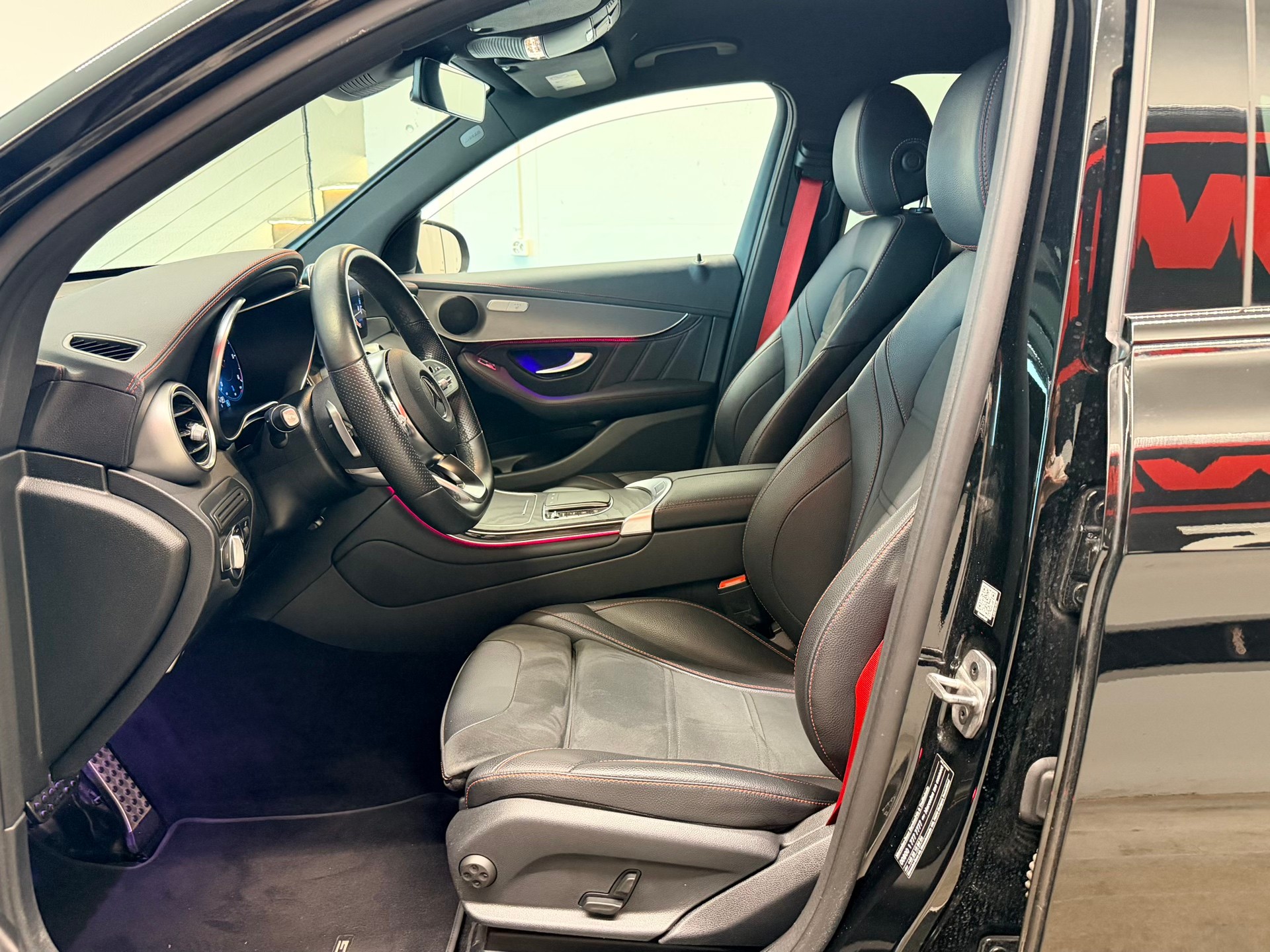 MERCEDES-BENZ GLC 300 d AMG Line 4Matic 9G-Tronic-image-12