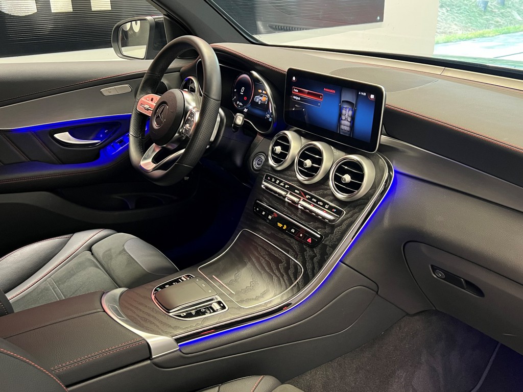 MERCEDES-BENZ GLC 300 d AMG Line 4Matic 9G-Tronic-image-12