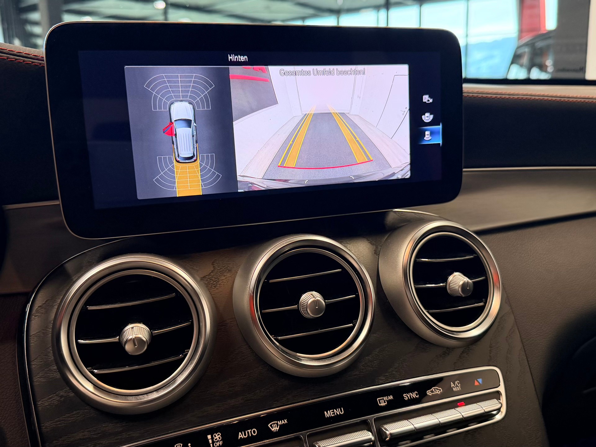 MERCEDES-BENZ GLC 300 d AMG Line 4Matic 9G-Tronic-image-24