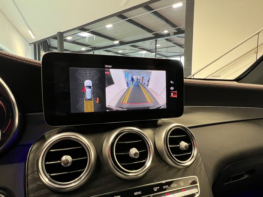MERCEDES-BENZ GLC 300 d AMG Line 4Matic 9G-Tronic-image-19