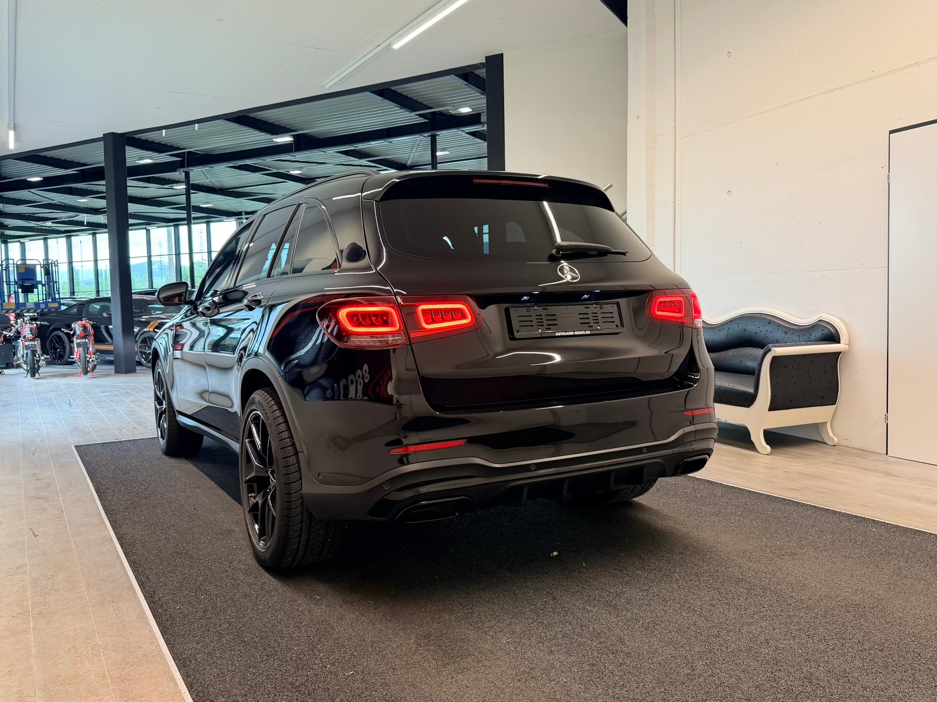MERCEDES-BENZ GLC 300 d AMG Line 4Matic 9G-Tronic-image-7
