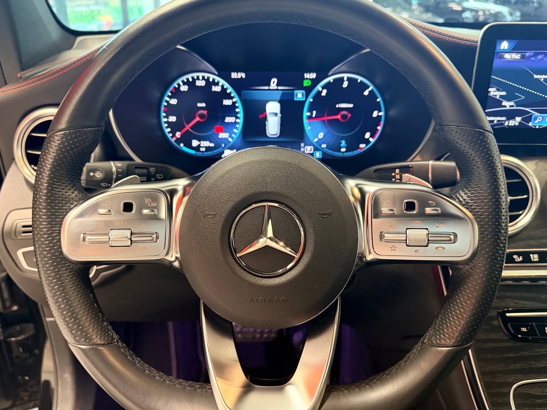 MERCEDES-BENZ GLC 300 d AMG Line 4Matic 9G-Tronic-image-21