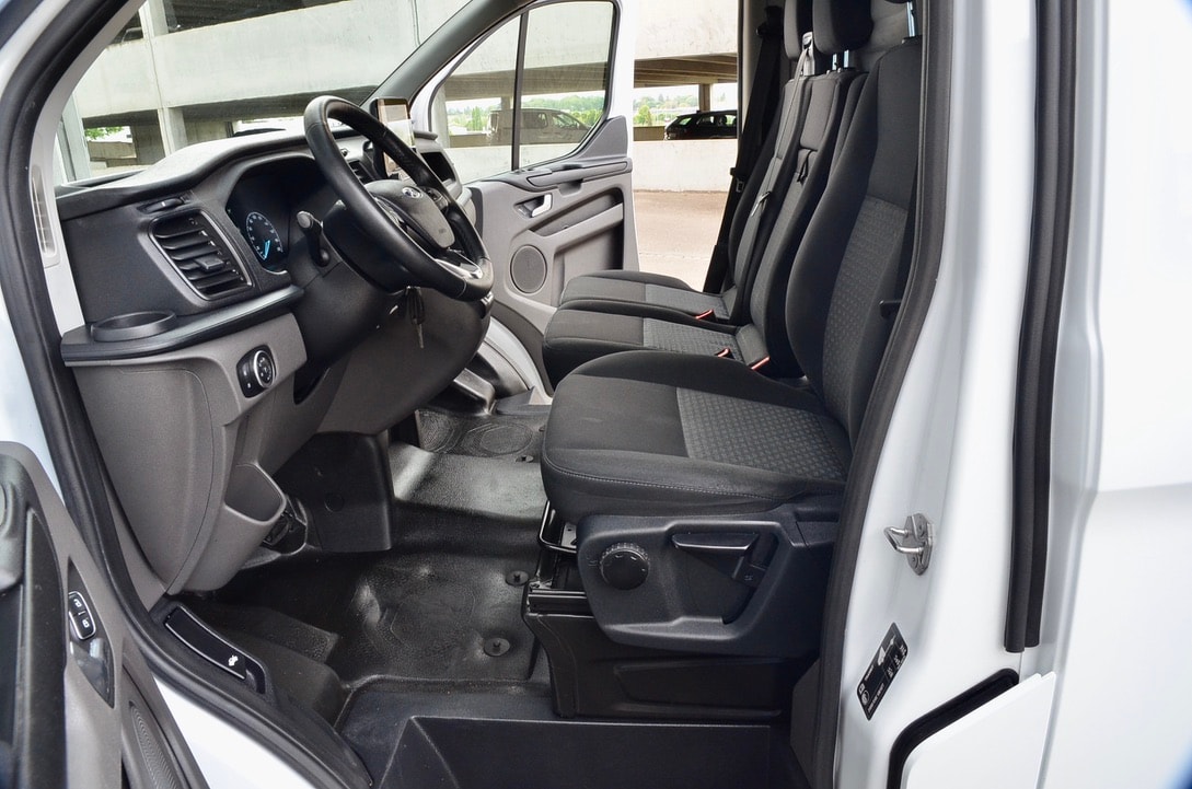 FORD Transit Custom 320 L1H1 130PS Trend Automat-image-22