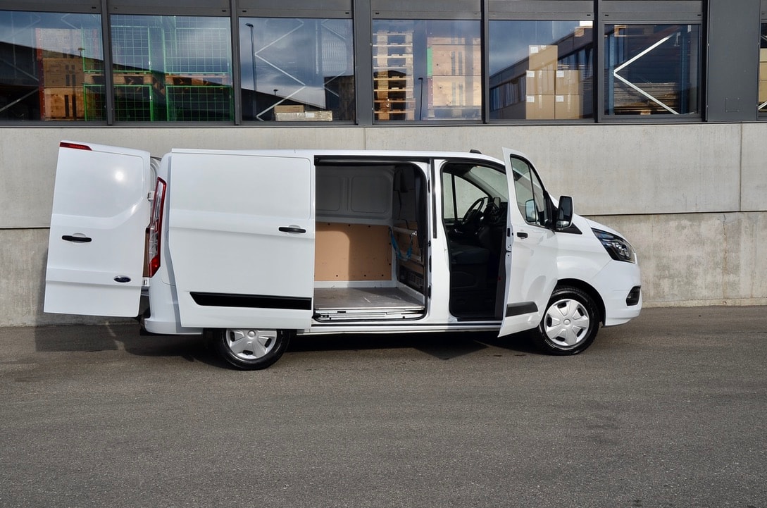 FORD Transit Custom 320 L1H1 130PS Trend Automat-image-16