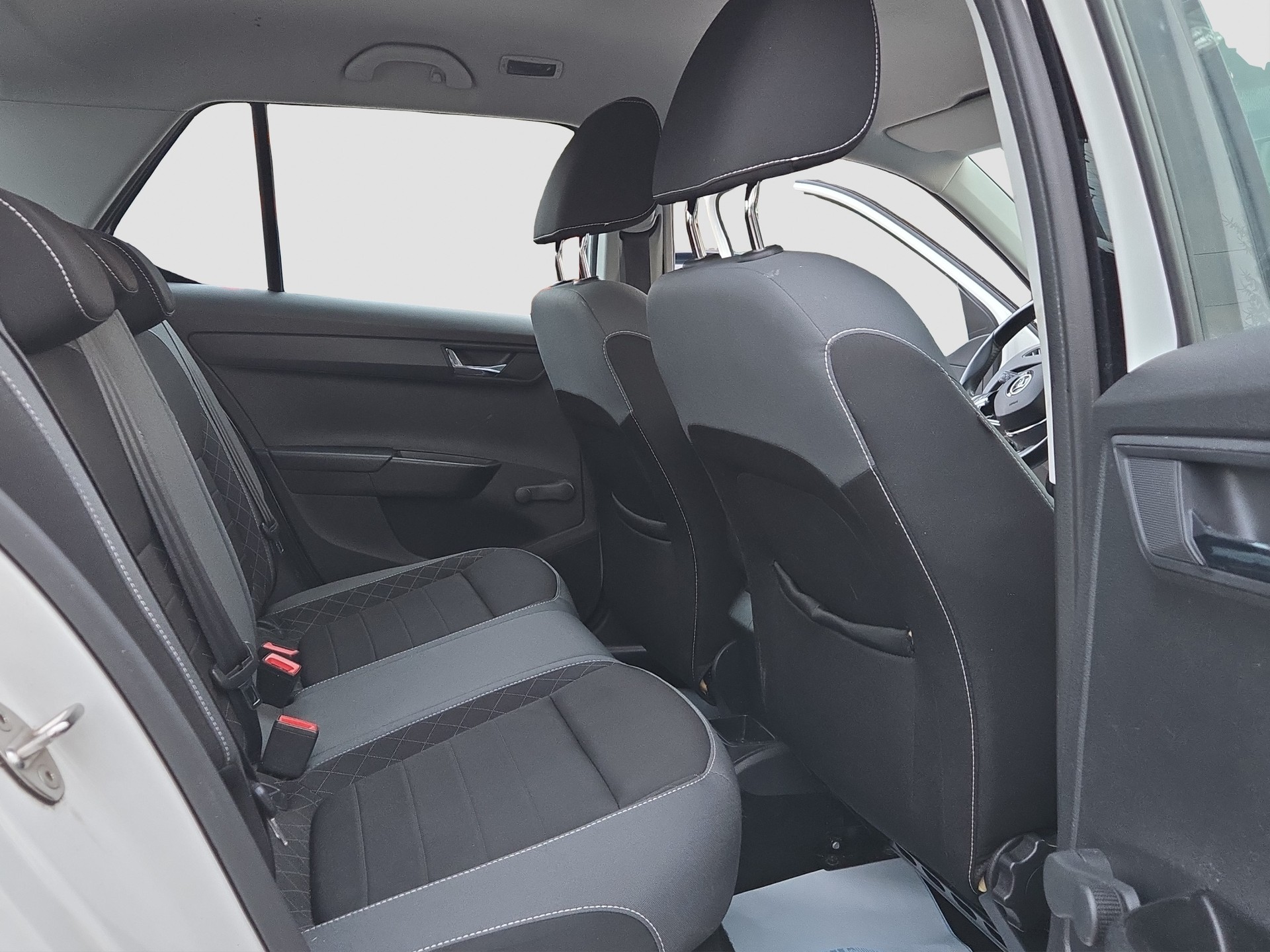 SKODA Fabia 1.0 MPI Ambition-image-13