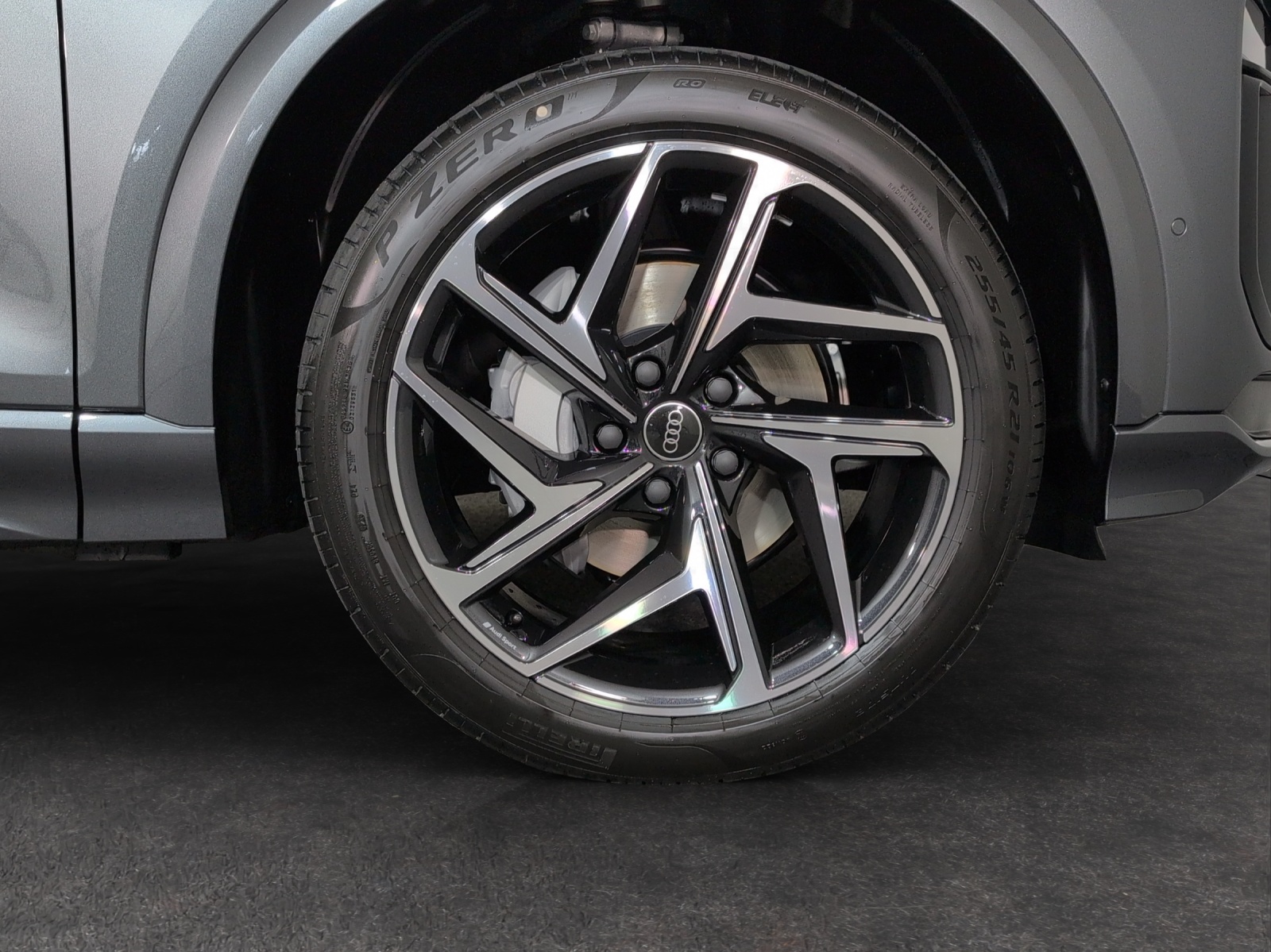AUDI Q6 Sportback e-tron quattro-image-4