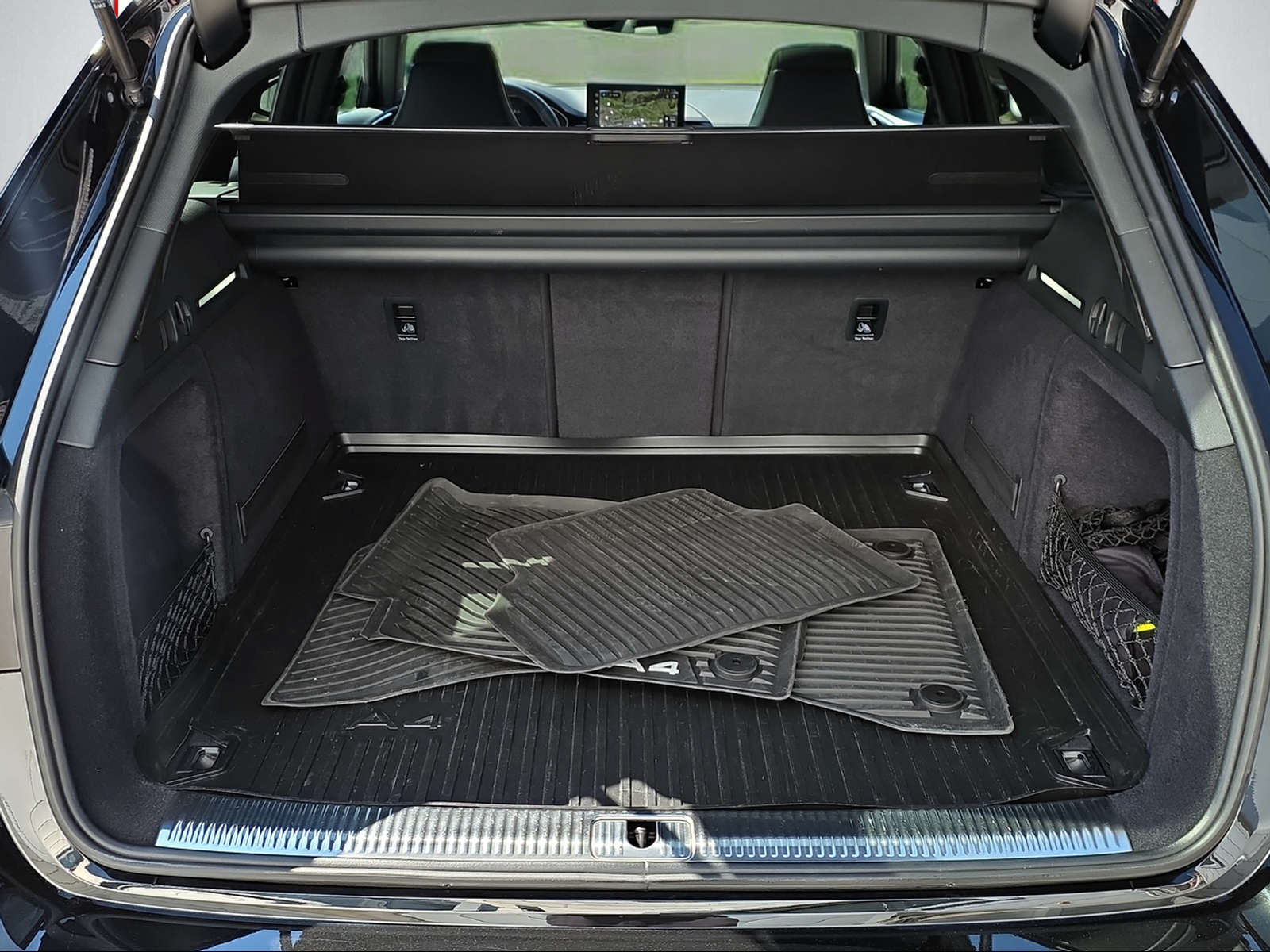 AUDI RS4 Avant quattro tiptronic-image-11