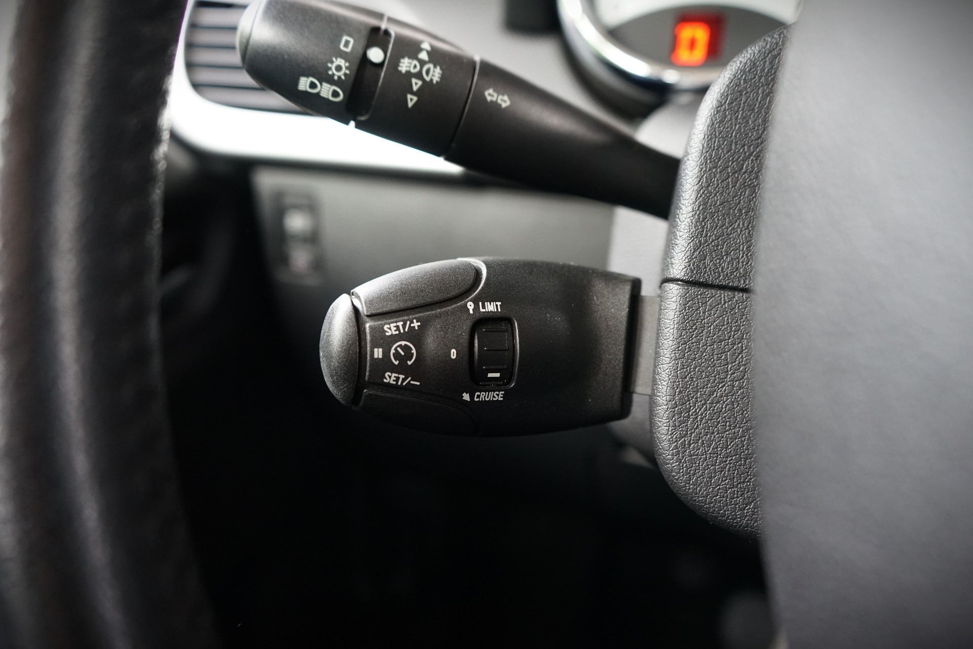 PEUGEOT 207 SW 1.6 16V Trendy Automatic-image-10
