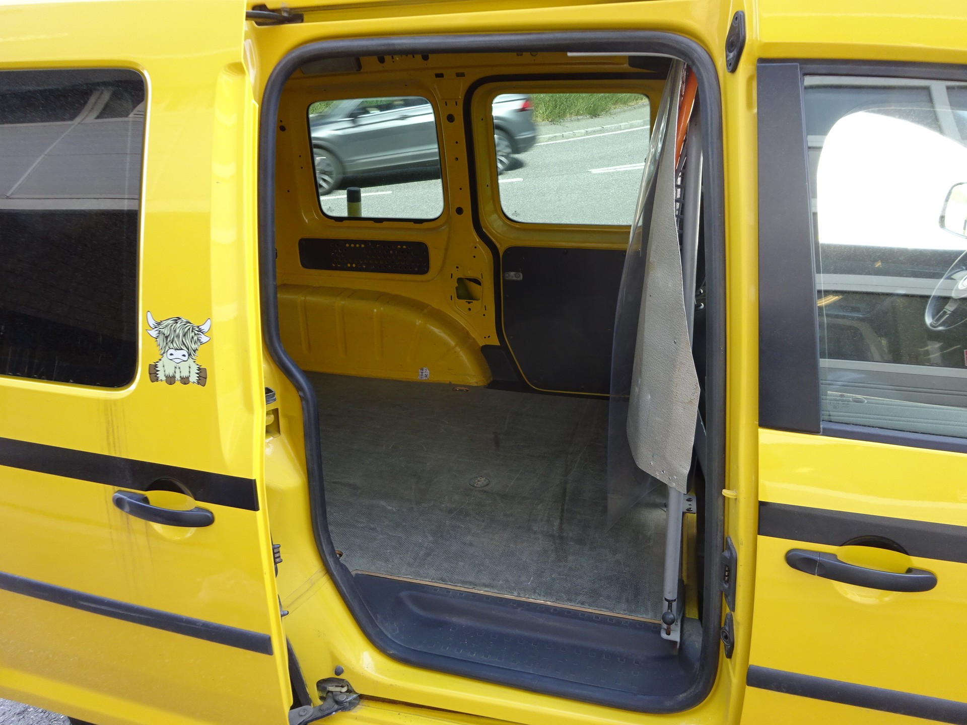 VW Caddy 2.0 TDI 4Motion-image-15