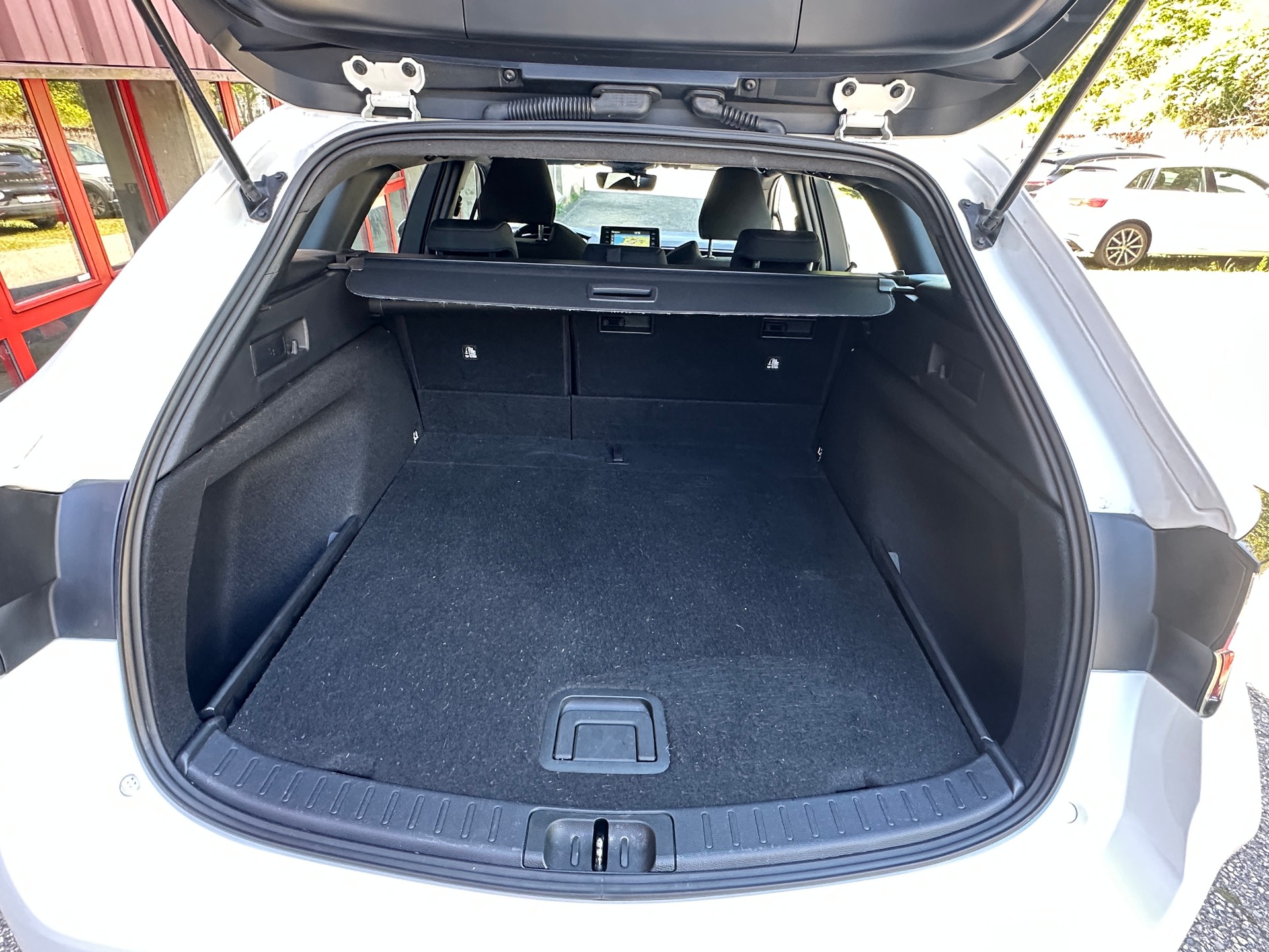 TOYOTA Corolla Touring Sports 1.8 HSD Comfort e-CVT-image-16