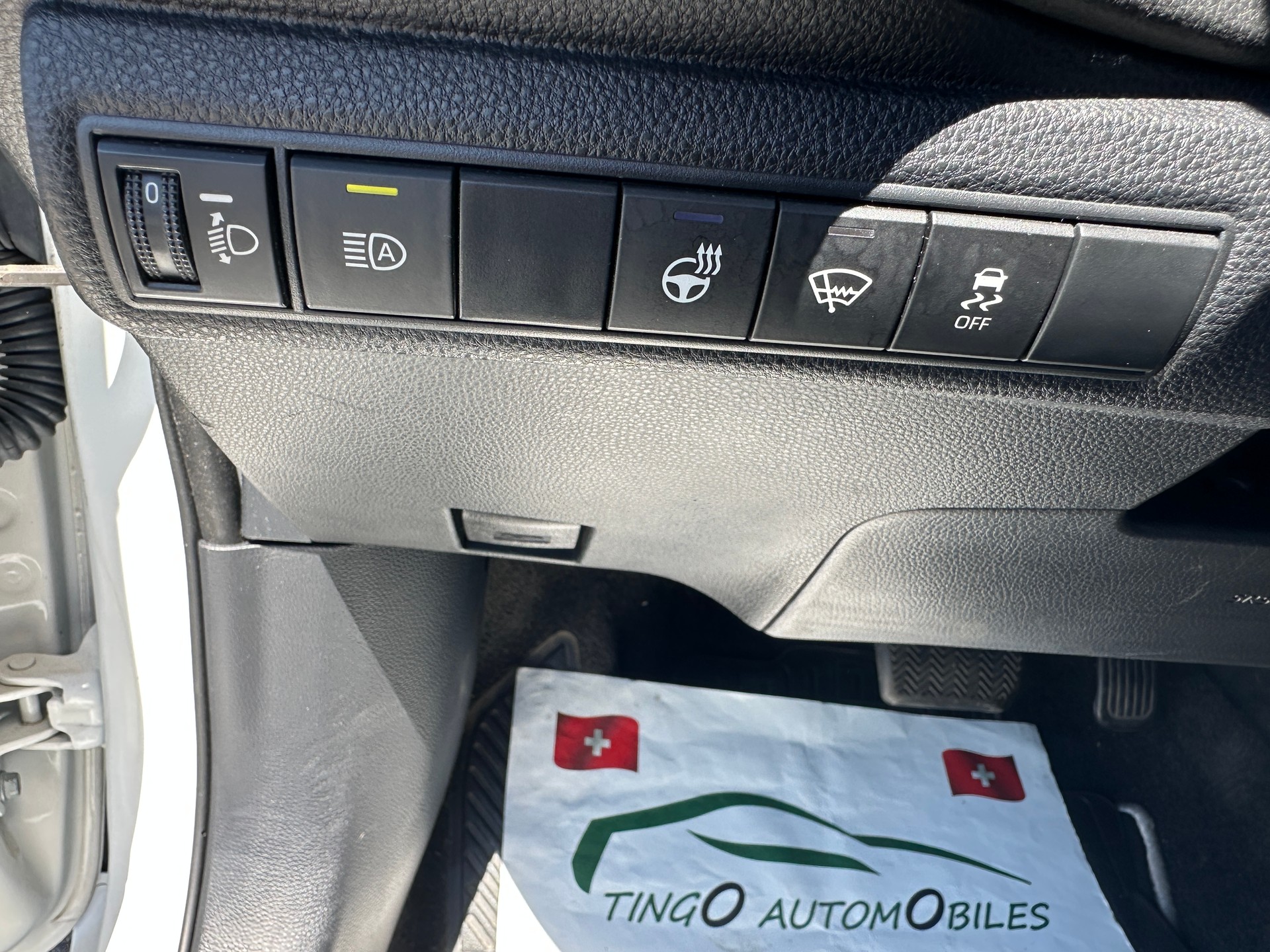 TOYOTA Corolla Touring Sports 1.8 HSD Comfort e-CVT-image-14