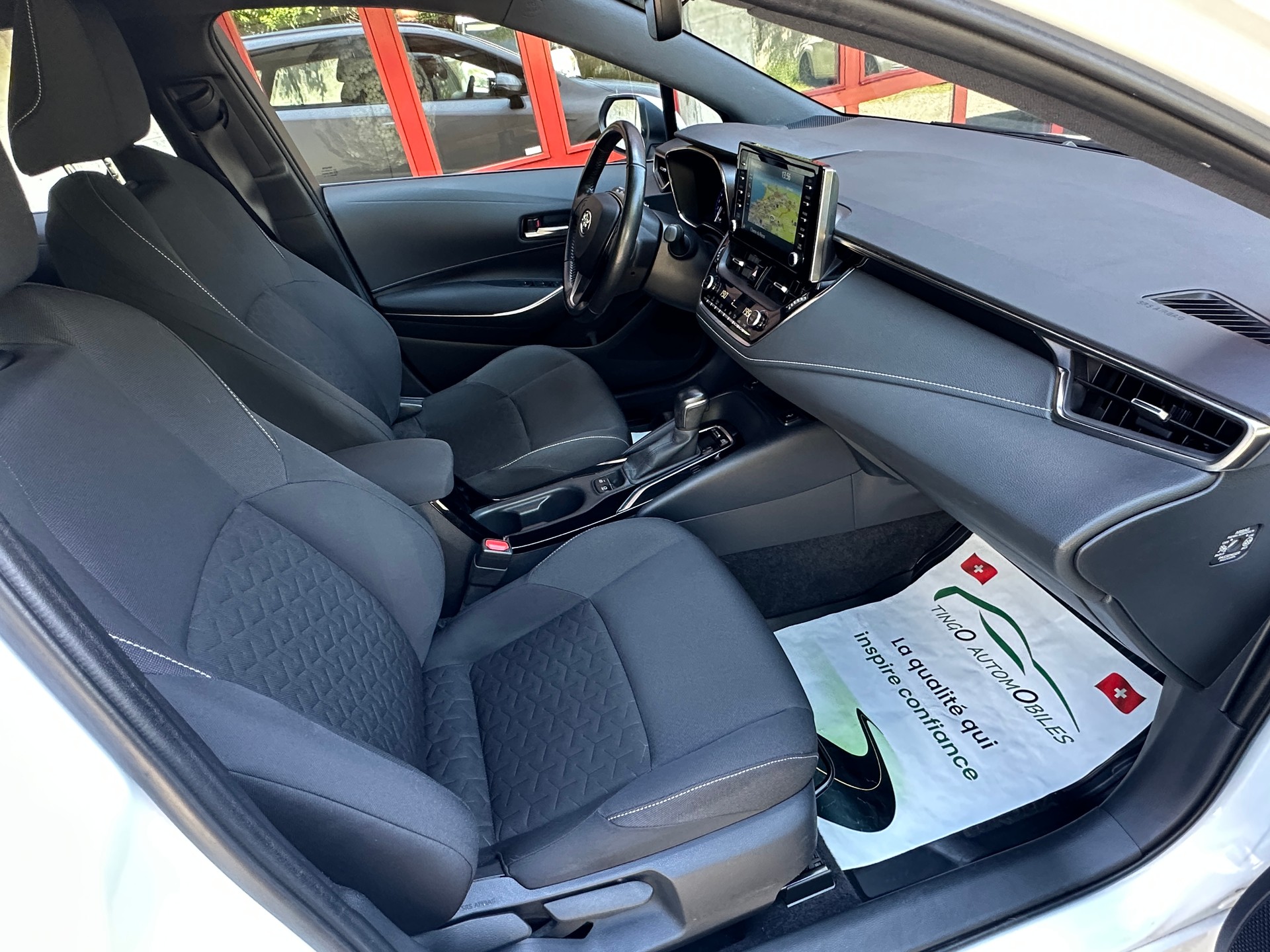 TOYOTA Corolla Touring Sports 1.8 HSD Comfort e-CVT-image-12