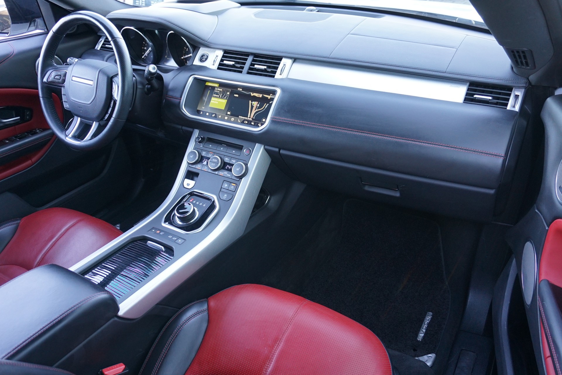 LAND ROVER Evoque 2.0Si4 HSE Dynamic Convertible 241 PS-image-26