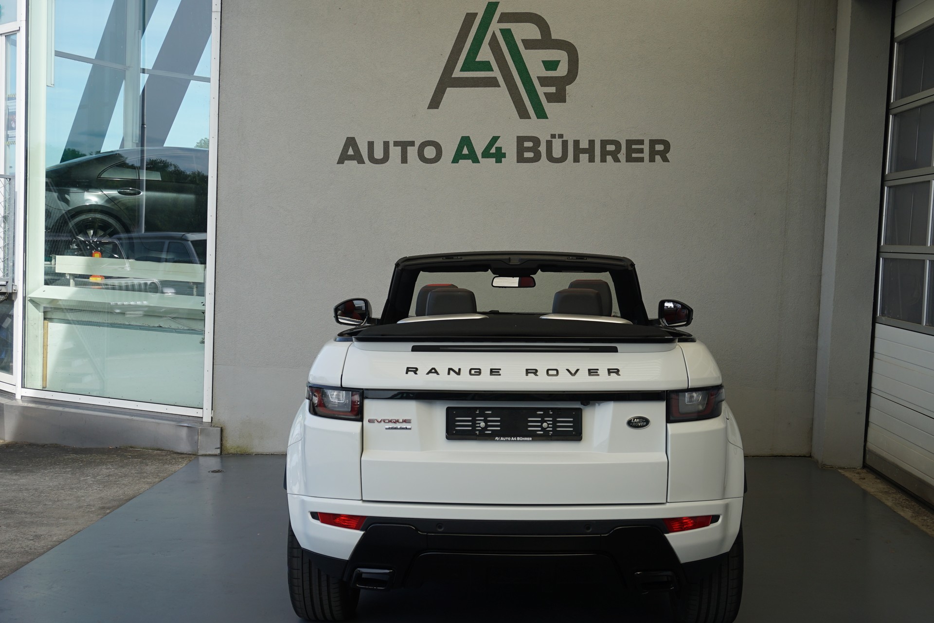 LAND ROVER Evoque 2.0Si4 HSE Dynamic Convertible 241 PS-image-18