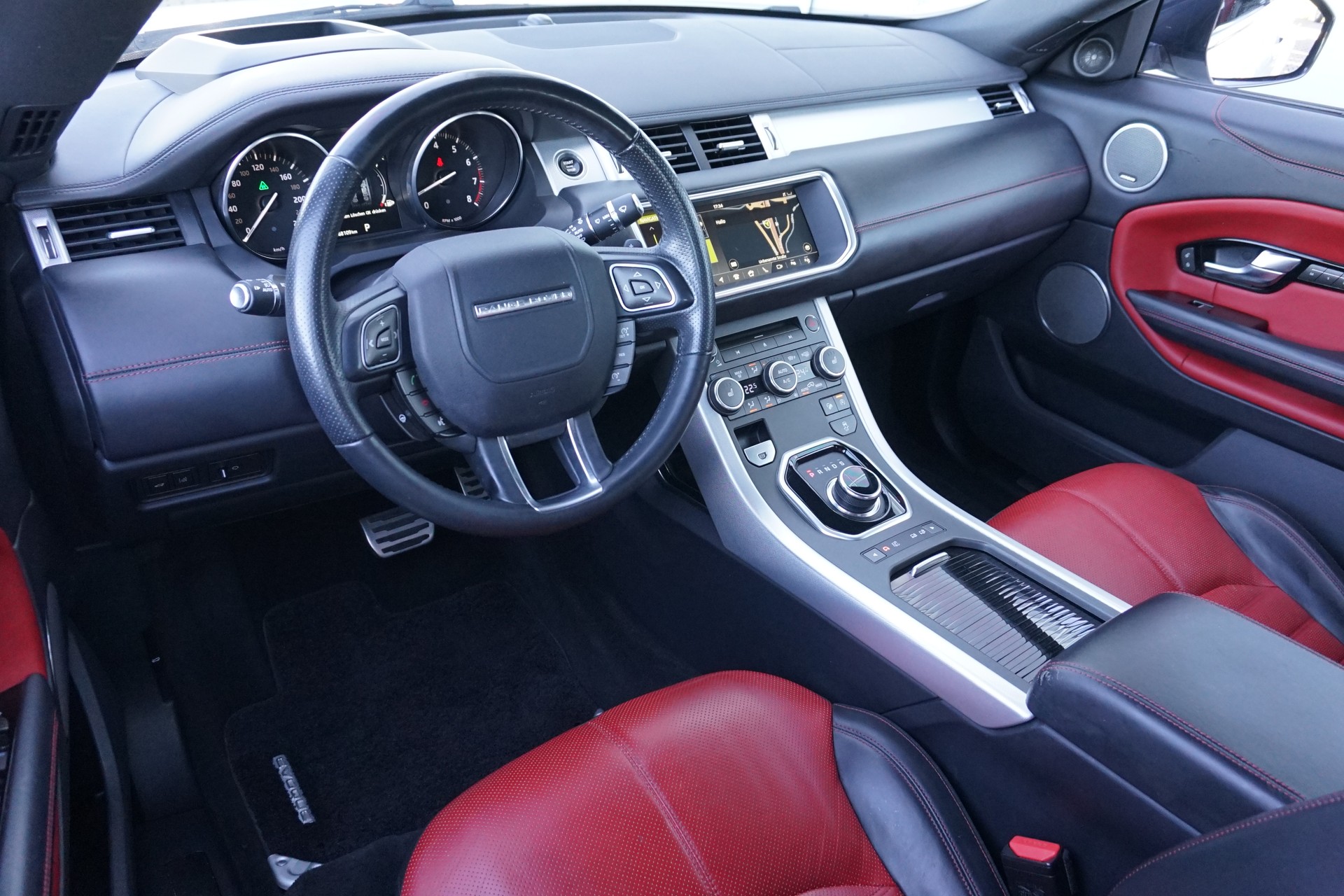 LAND ROVER Evoque 2.0Si4 HSE Dynamic Convertible 241 PS-image-25
