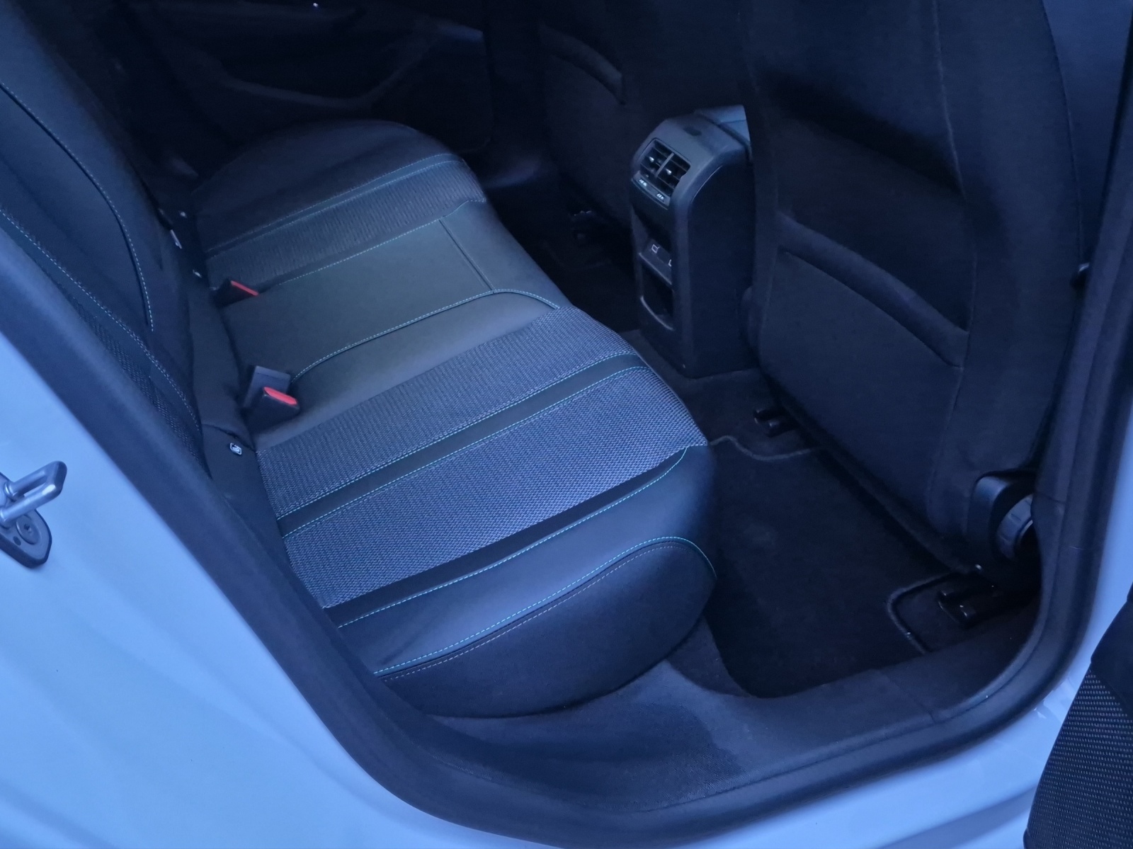 PEUGEOT 308 e SW Allure 54kWh-image-18