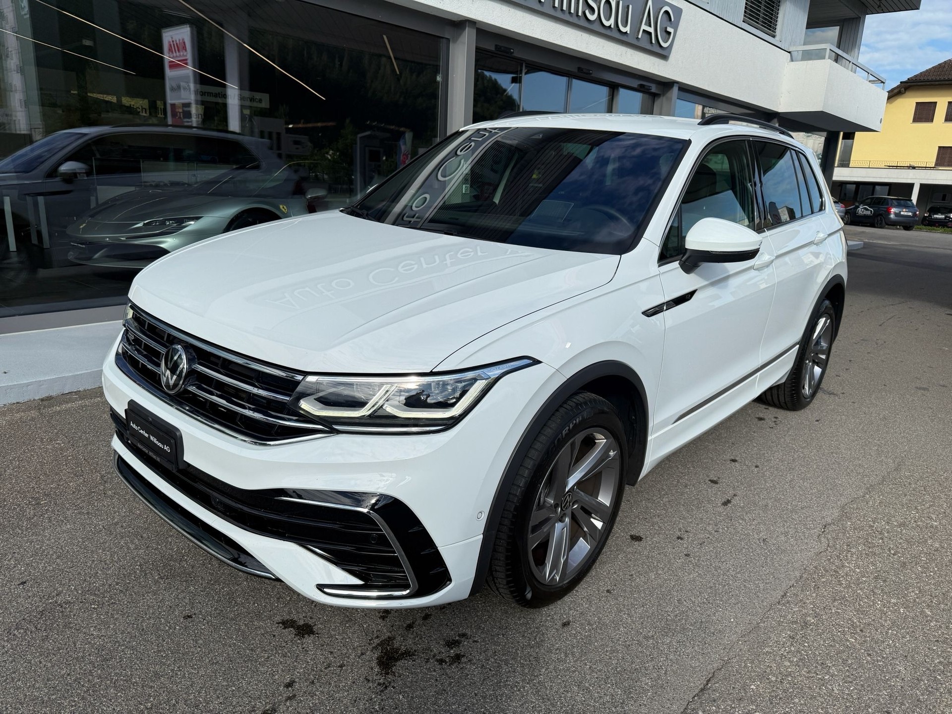 VW Tiguan 2.0 TDI SCR R-Line 4Motion DSG-image-5
