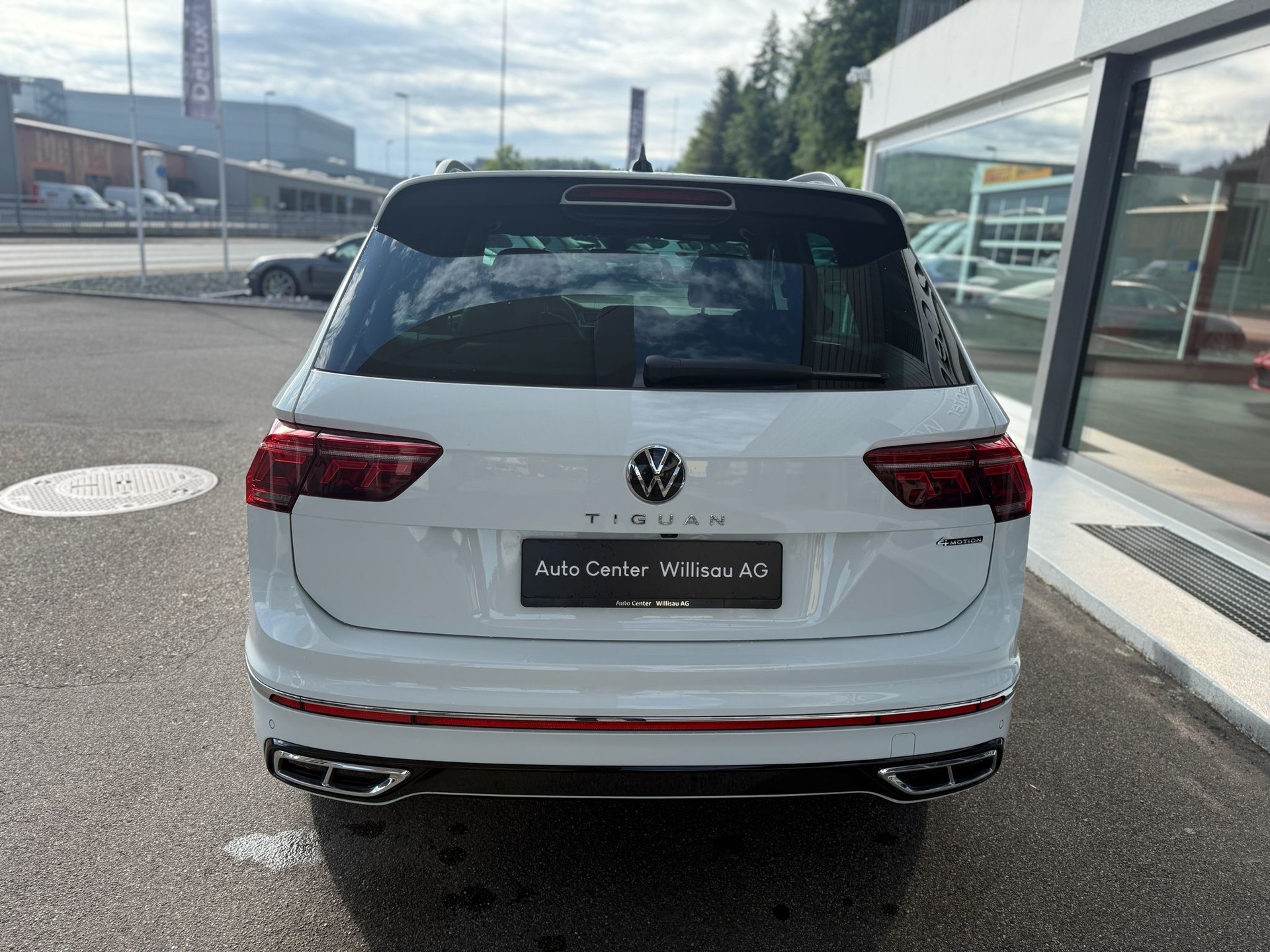 VW Tiguan 2.0 TDI SCR R-Line 4Motion DSG-image-10
