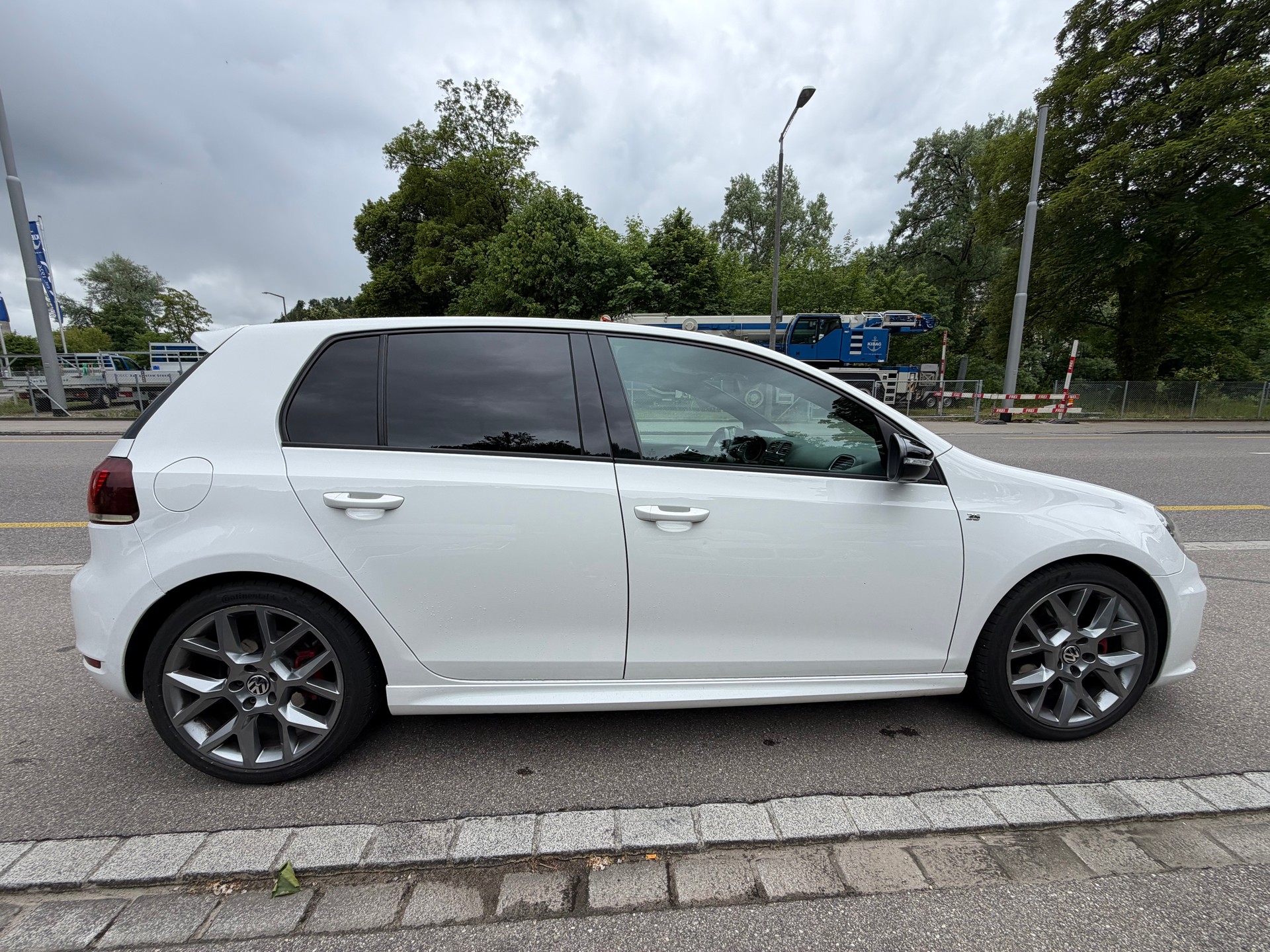 VW Golf 2.0 TSI GTI Edition 35-image-2
