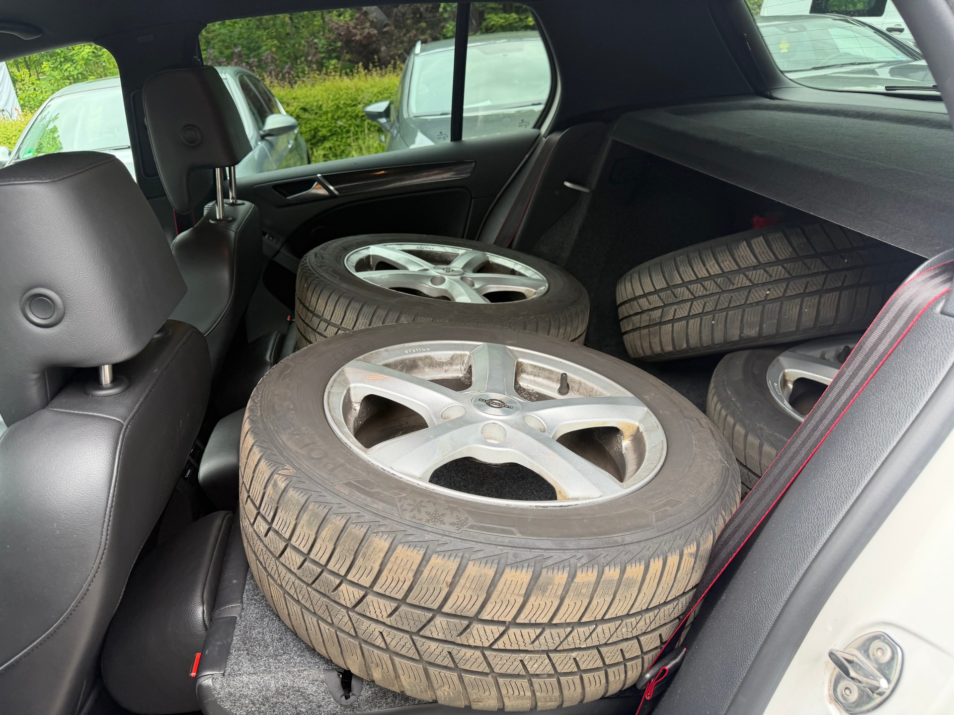 VW Golf 2.0 TSI GTI Edition 35-image-11