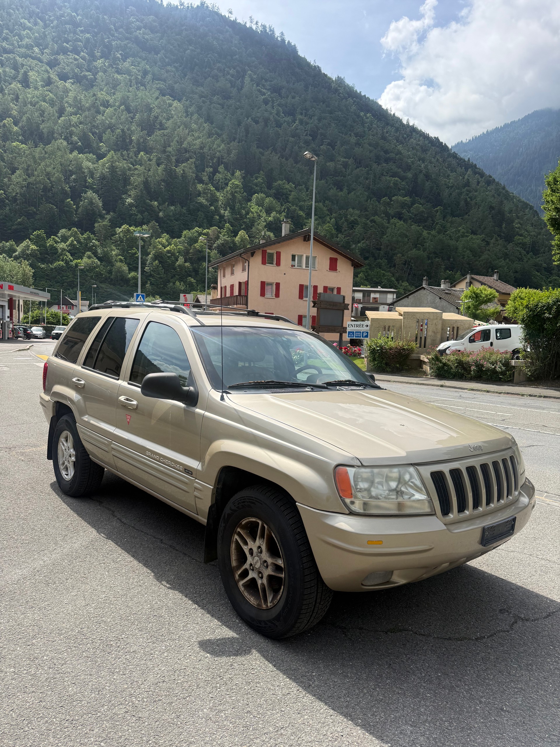 JEEP Grand Cherokee 4.0 Limited Automatic-image-2