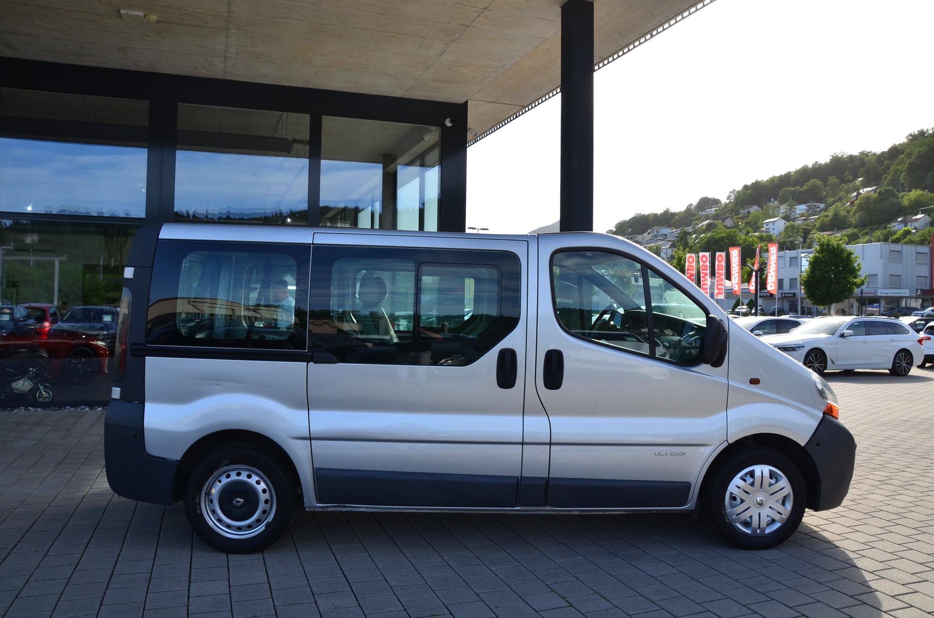 RENAULT Trafic 1.9 dCi 100-image-1