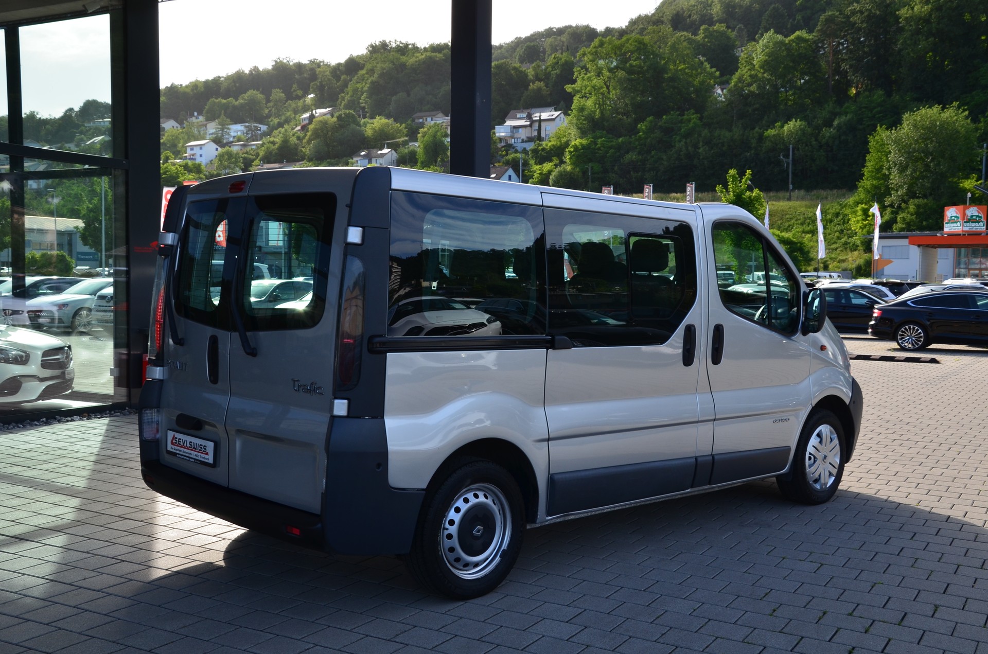 RENAULT Trafic 1.9 dCi 100-image-2
