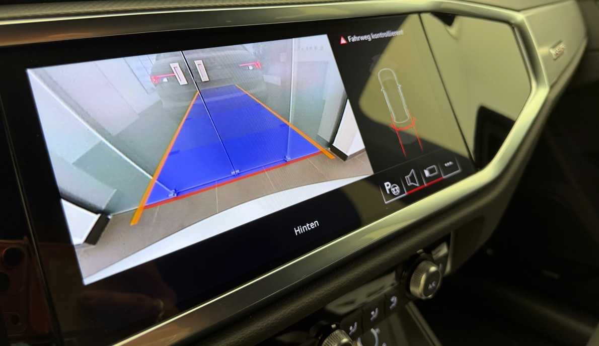 AUDI Q3 45 TFSI advanced quattro S-tronic-image-14