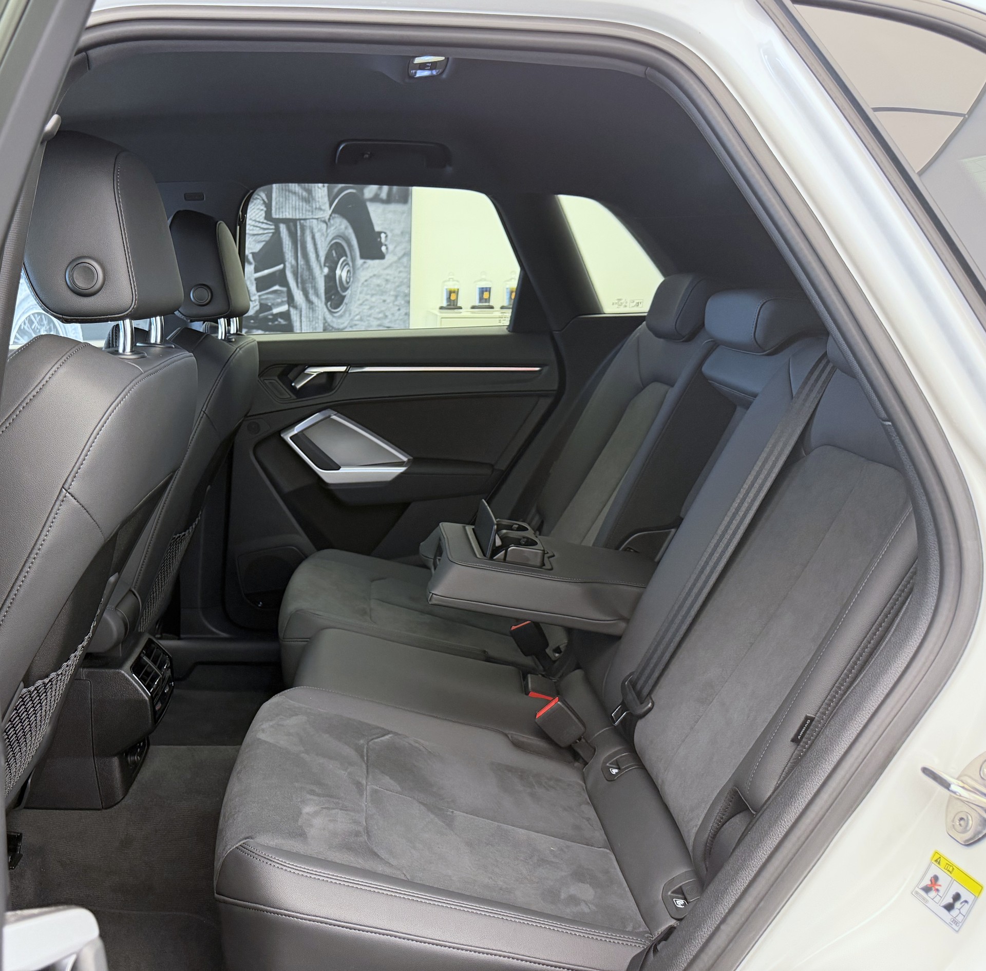 AUDI Q3 45 TFSI advanced quattro S-tronic-image-18