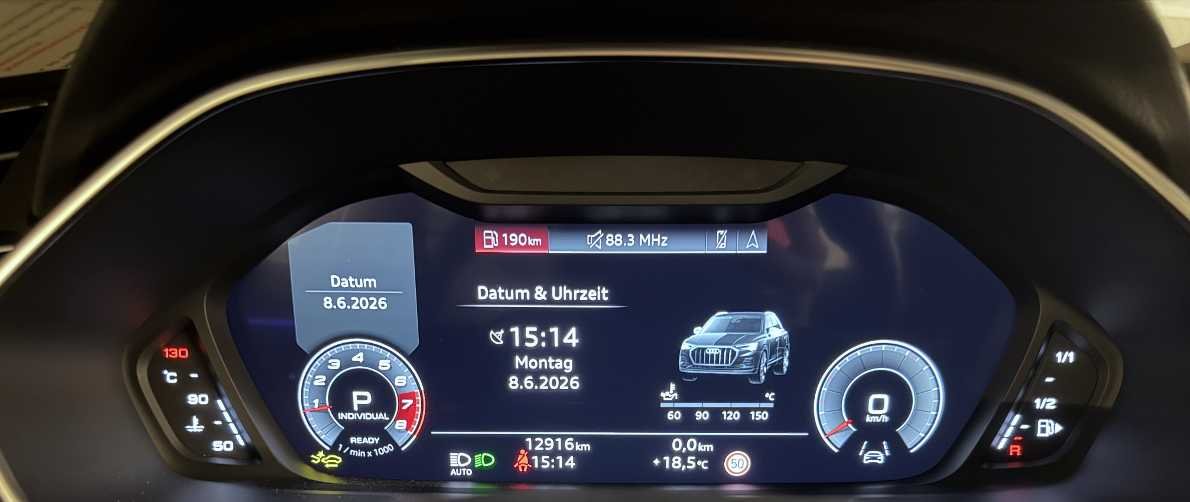 AUDI Q3 45 TFSI advanced quattro S-tronic-image-8