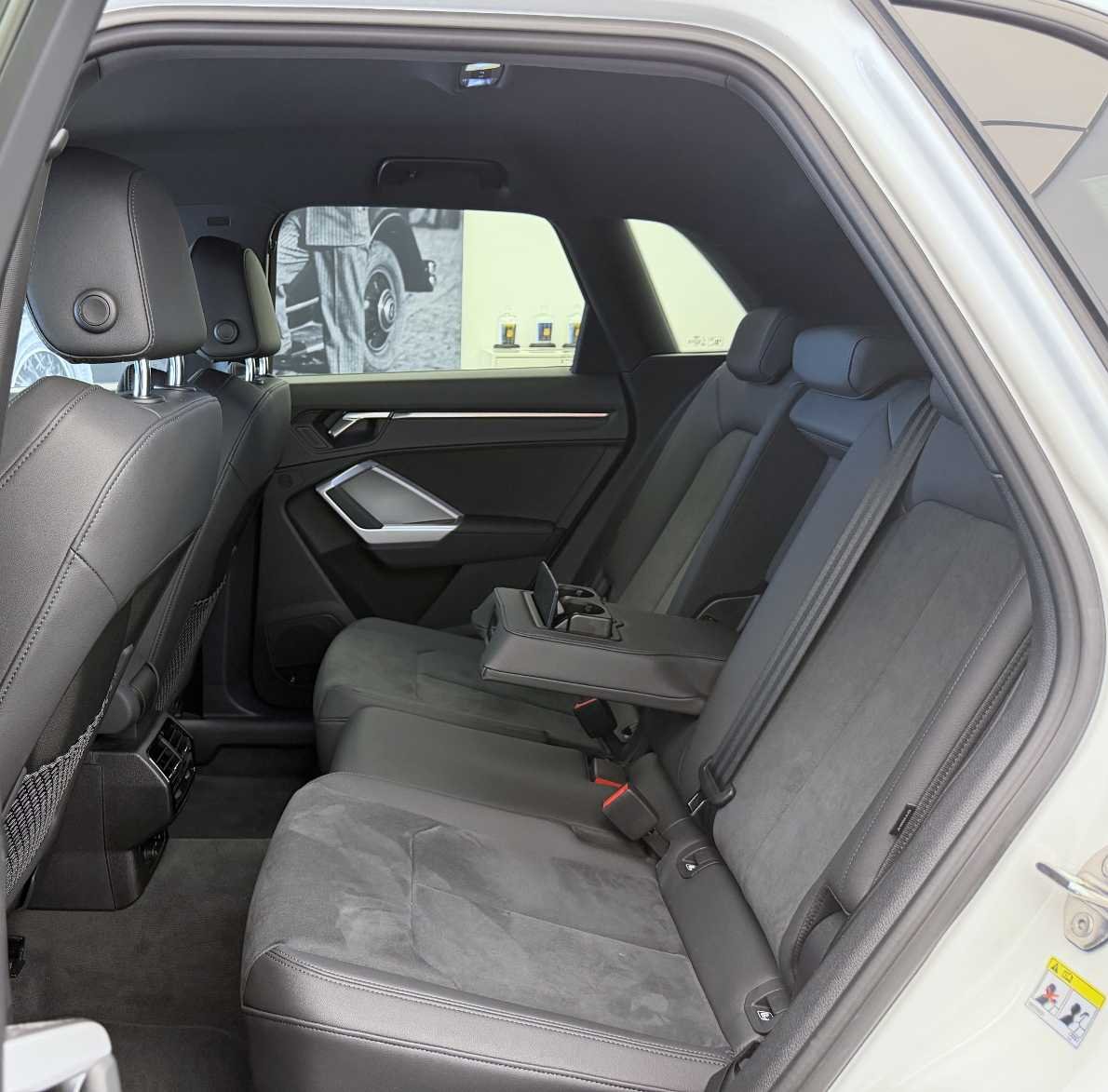 AUDI Q3 45 TFSI advanced quattro S-tronic-image-18