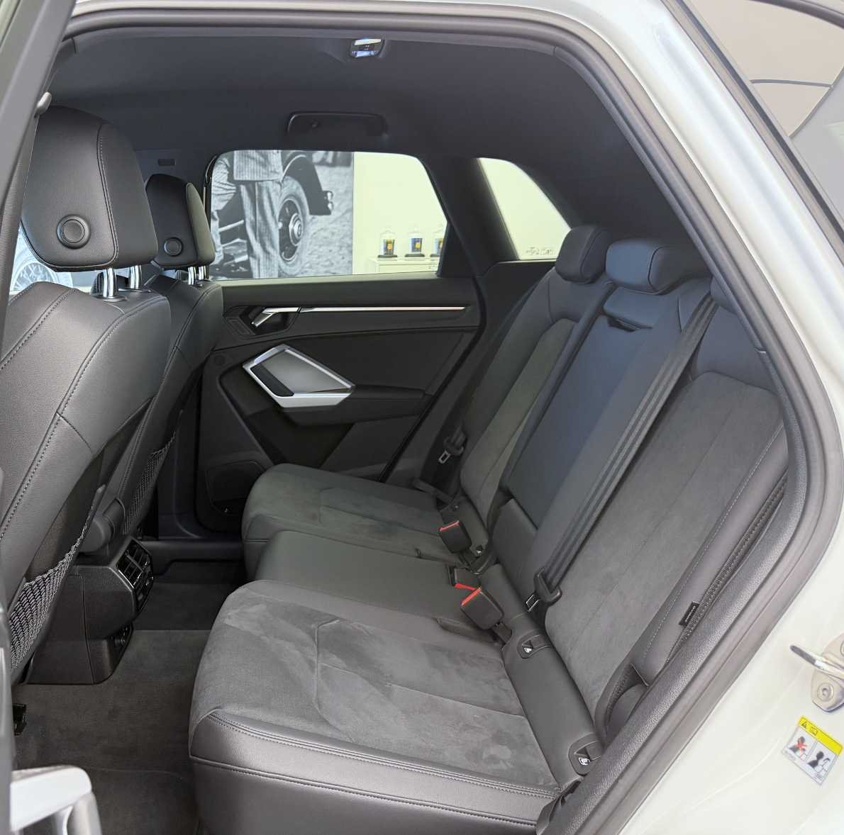 AUDI Q3 45 TFSI advanced quattro S-tronic-image-17