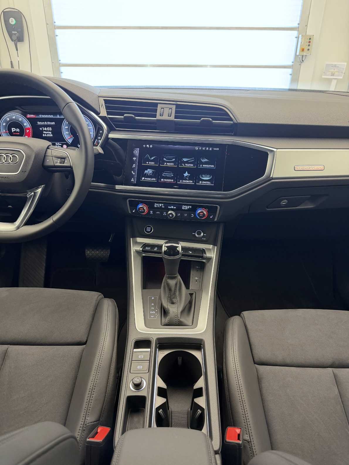 AUDI Q3 45 TFSI advanced quattro S-tronic-image-9