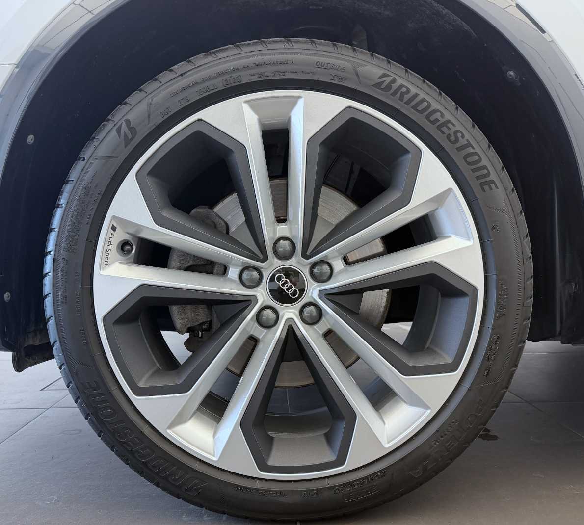 AUDI Q3 45 TFSI advanced quattro S-tronic-image-2