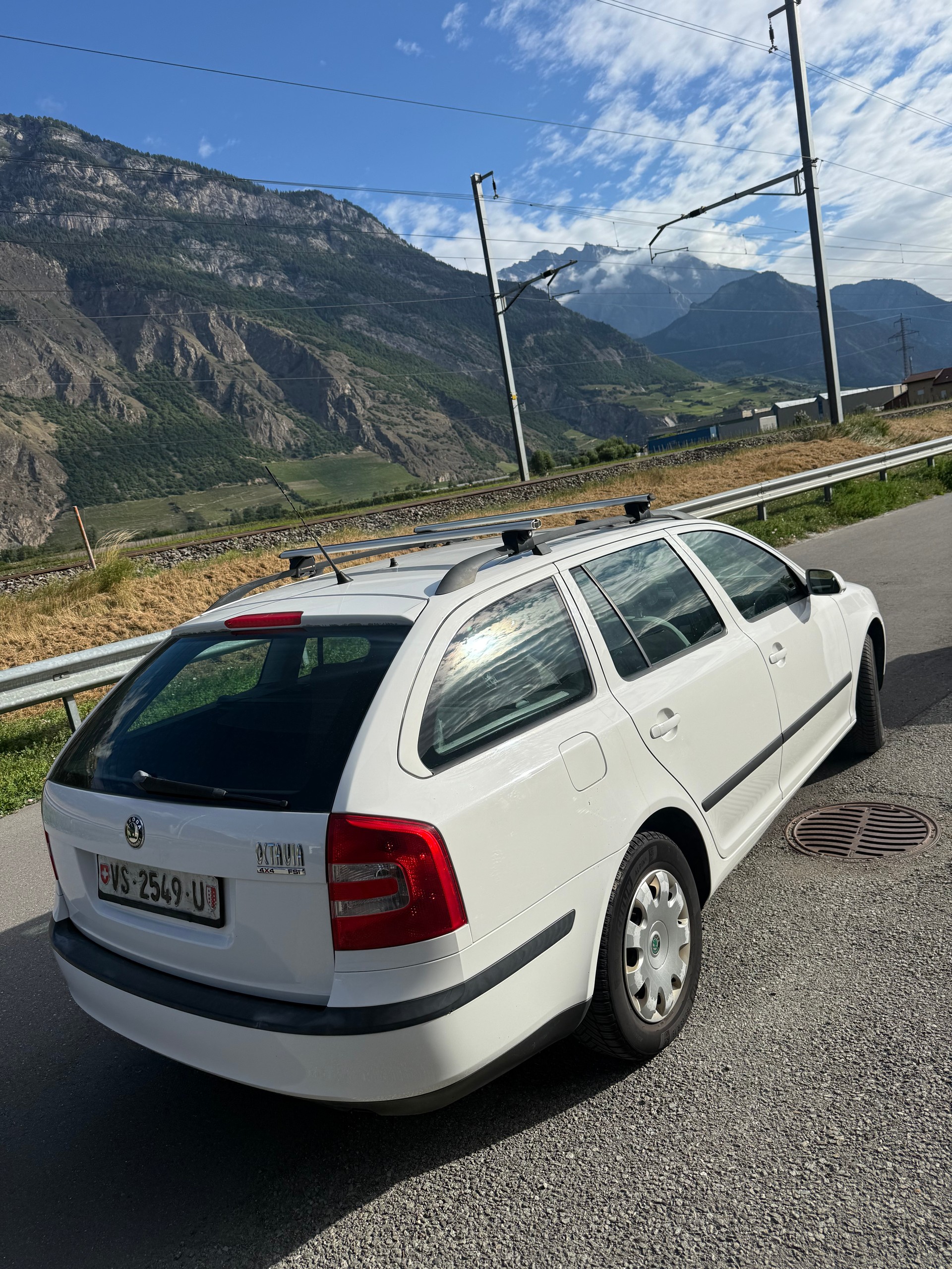 SKODA Octavia 2.0 FSI Adventure 4x4-showroom-element-3