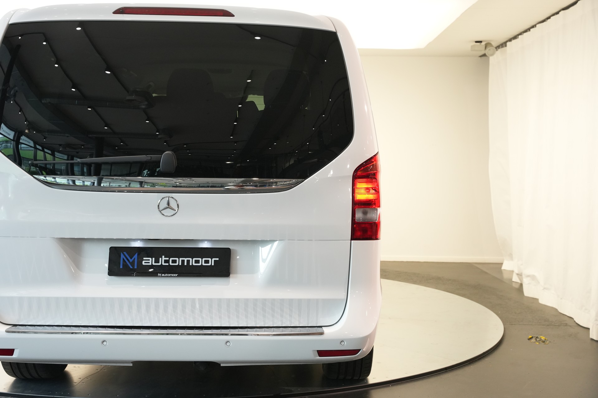 MERCEDES-BENZ V 220 d lang 4Matic 7G-Tronic *CH-Fahrzeug* *8 Sitze*-image-31