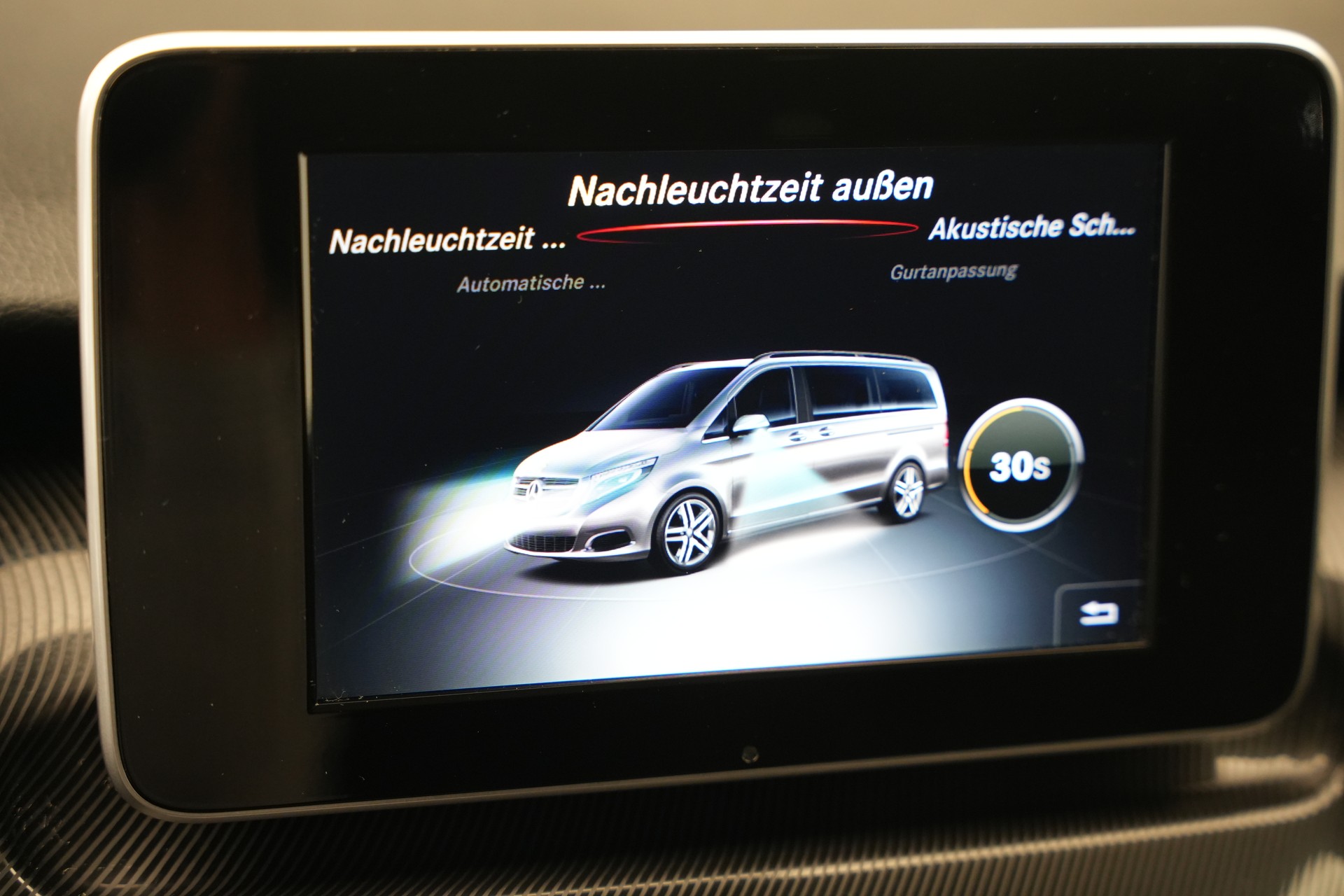 MERCEDES-BENZ V 220 d lang 4Matic 7G-Tronic *CH-Fahrzeug* *8 Sitze*-image-29
