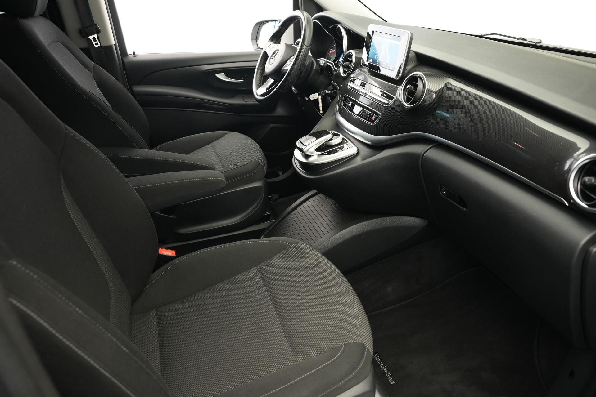 MERCEDES-BENZ V 220 d lang 4Matic 7G-Tronic *CH-Fahrzeug* *8 Sitze*-image-12