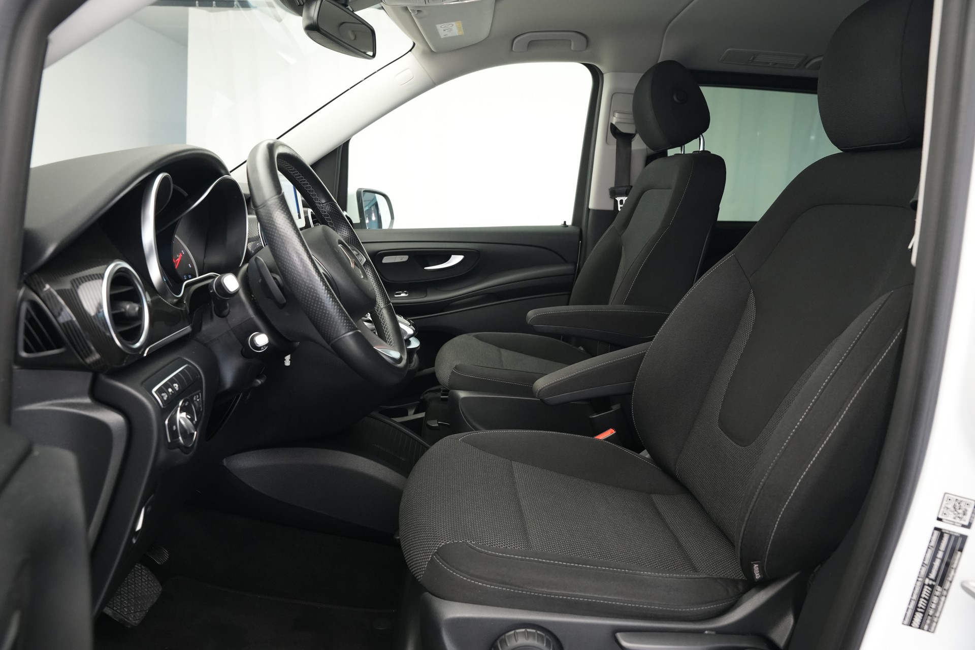 MERCEDES-BENZ V 220 d lang 4Matic 7G-Tronic *CH-Fahrzeug* *8 Sitze*-image-10