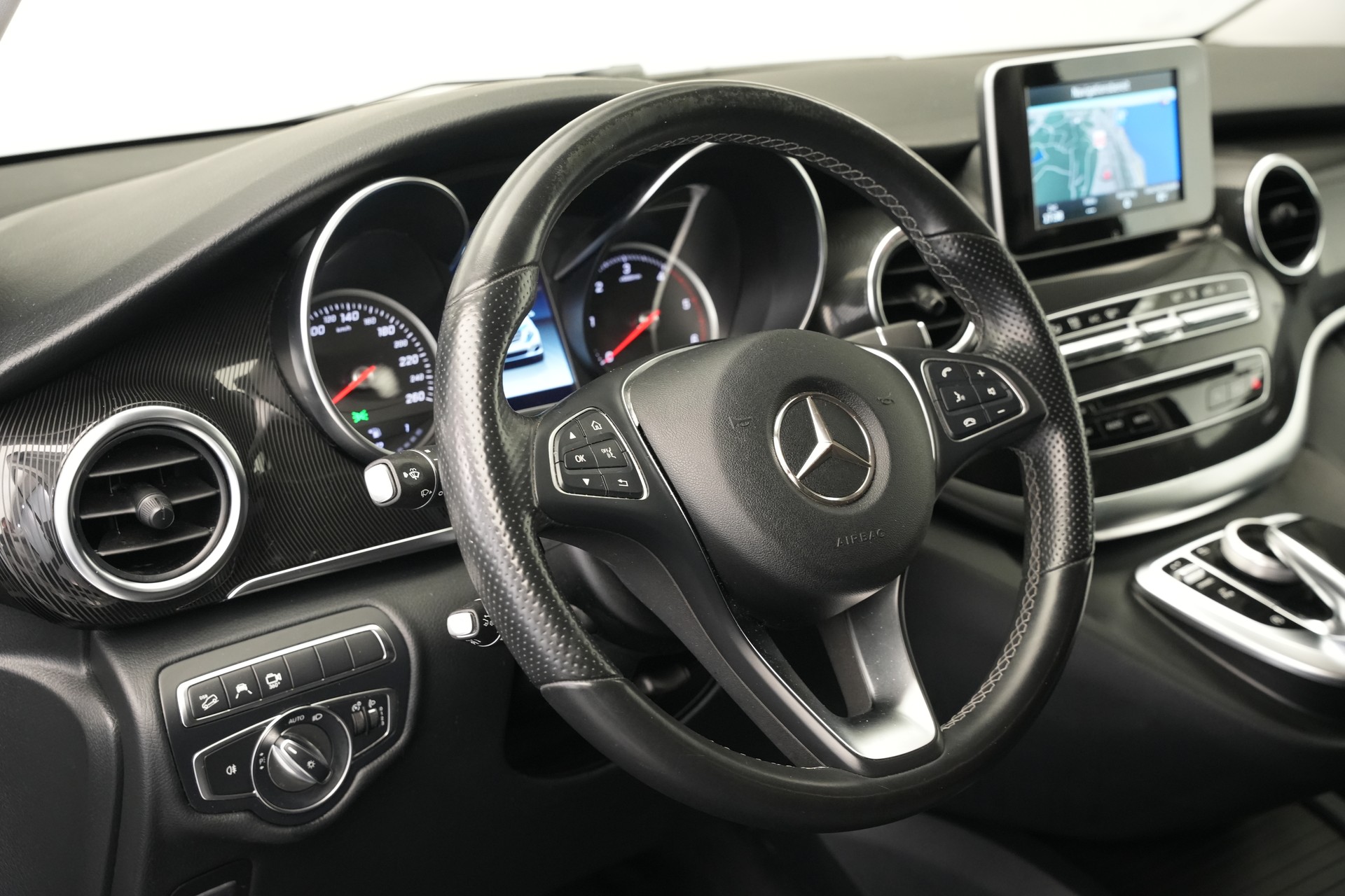 MERCEDES-BENZ V 220 d lang 4Matic 7G-Tronic *CH-Fahrzeug* *8 Sitze*-image-14