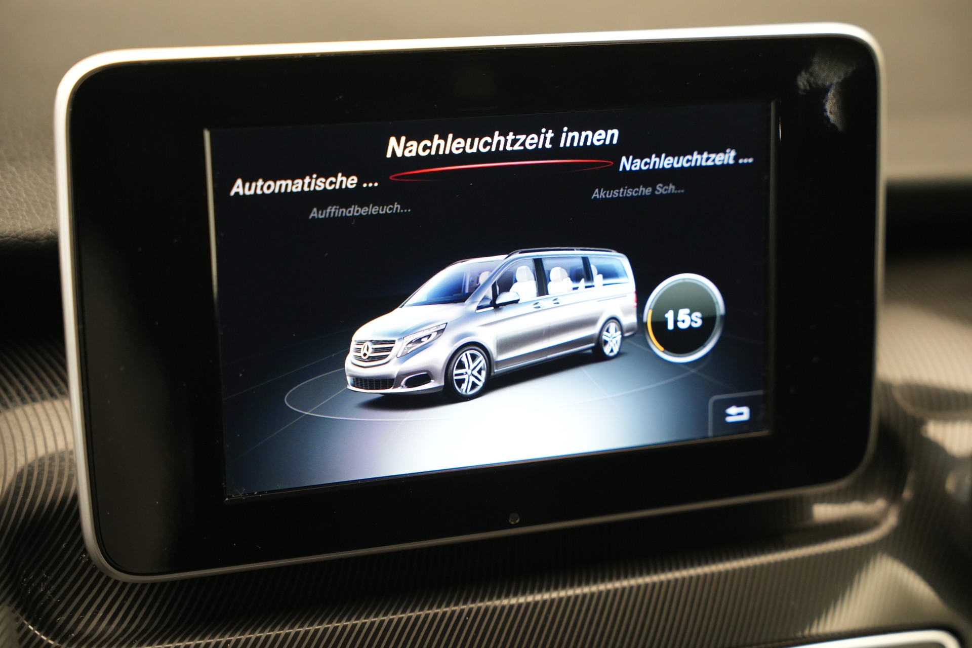 MERCEDES-BENZ V 220 d lang 4Matic 7G-Tronic *CH-Fahrzeug* *8 Sitze*-image-30