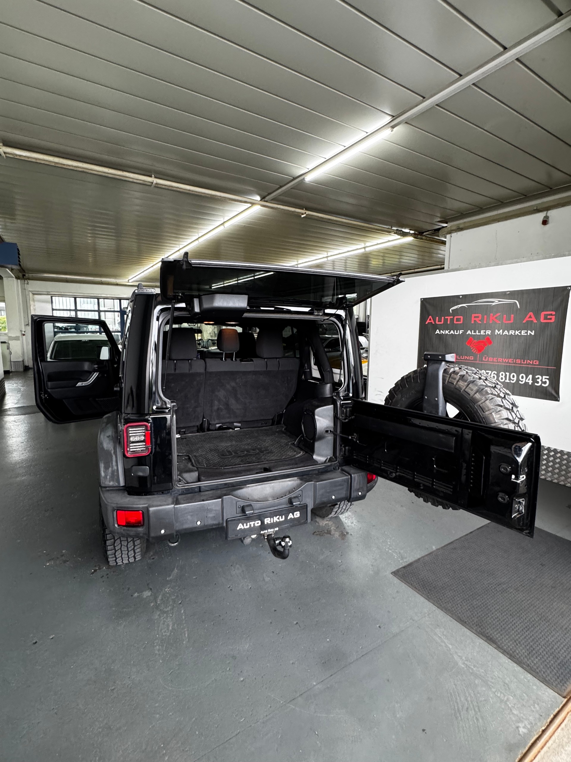 JEEP Wrangler 3.6 Unlimited Rubicon Automatic-image-13