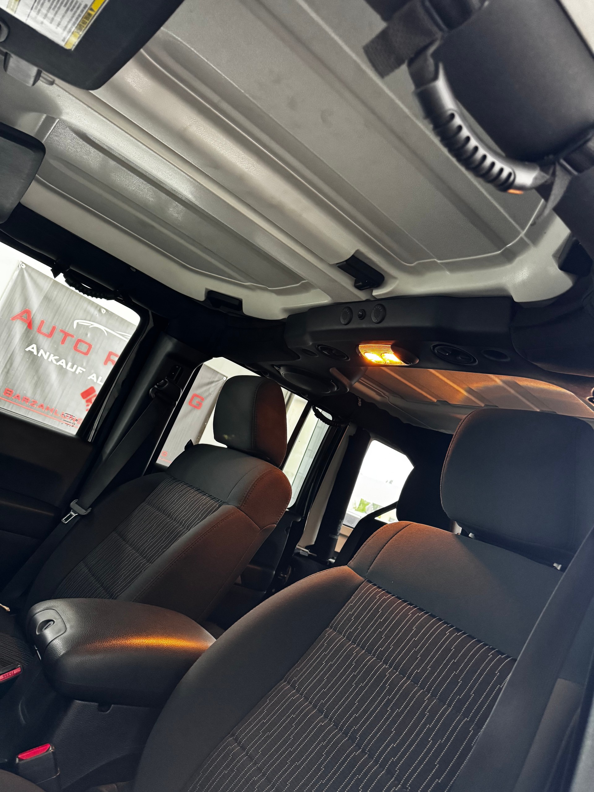 JEEP Wrangler 3.6 Unlimited Rubicon Automatic-image-15