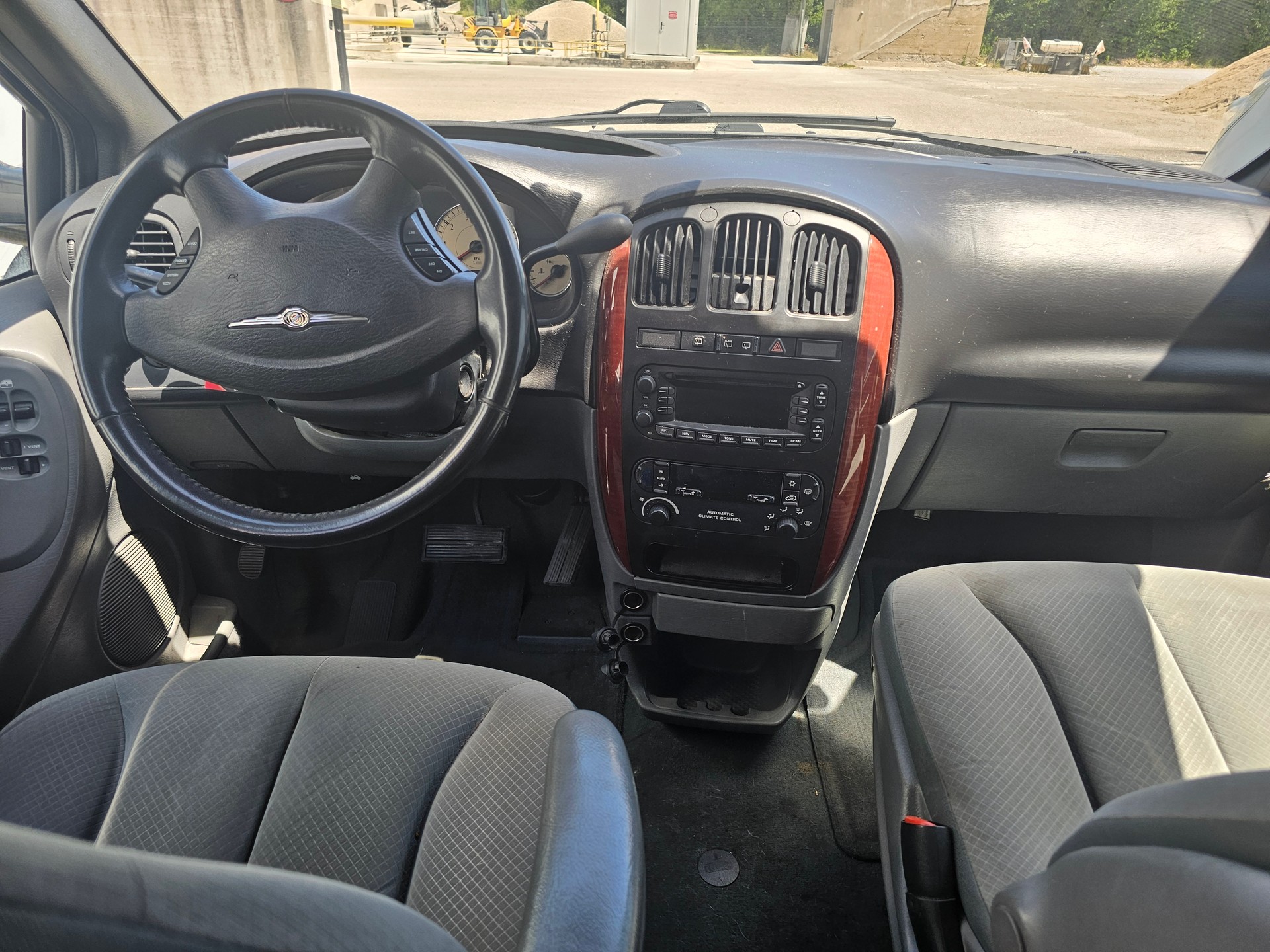 CHRYSLER Grand Voyager 3.3 LX Swiss Edition Automatic-image-6